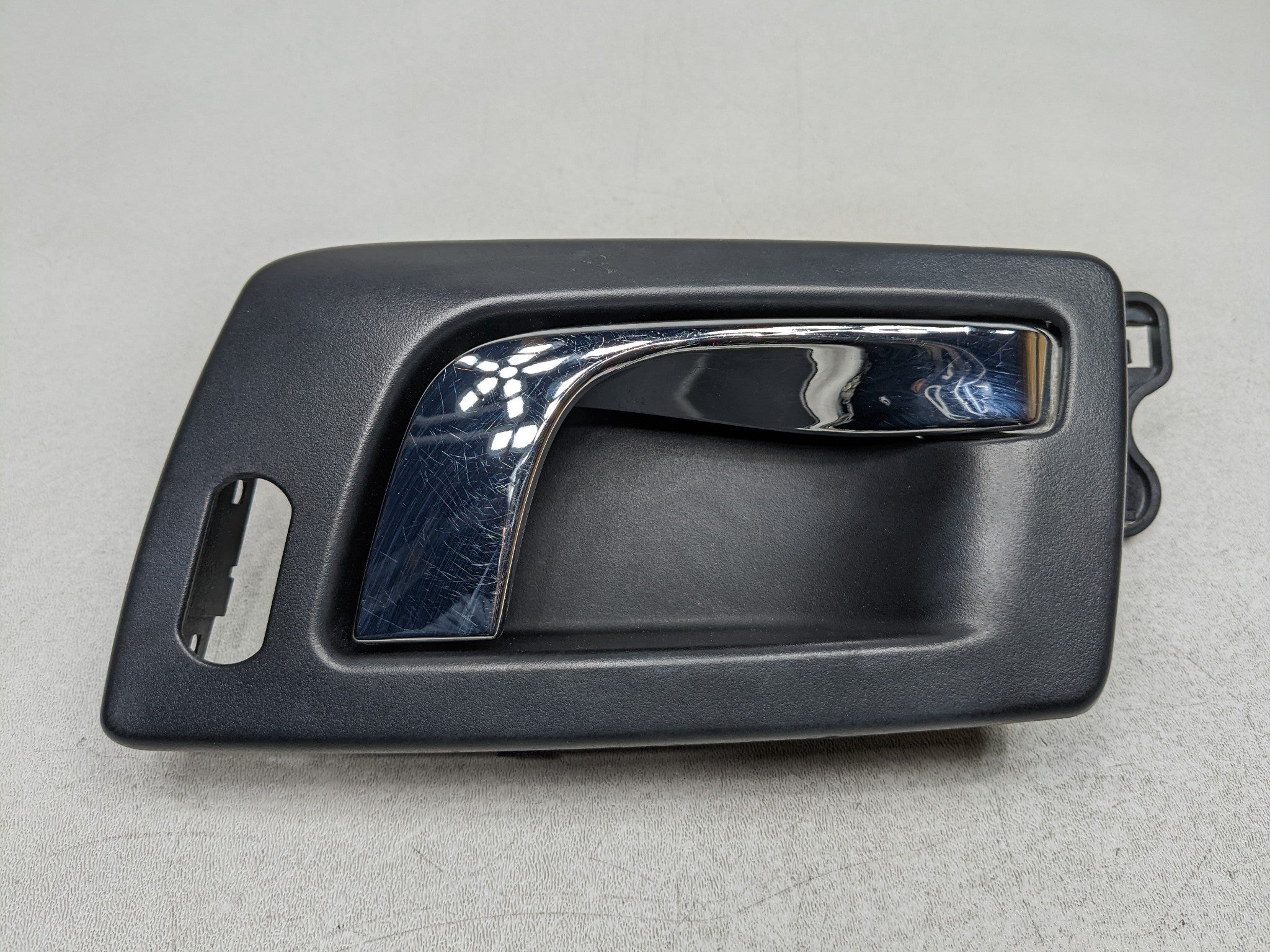 2004 - 2009 CADILLAC SRX OEM INTERIOR DOOR HANDLE FRONT LEFT DRIVER SIDE BLACK