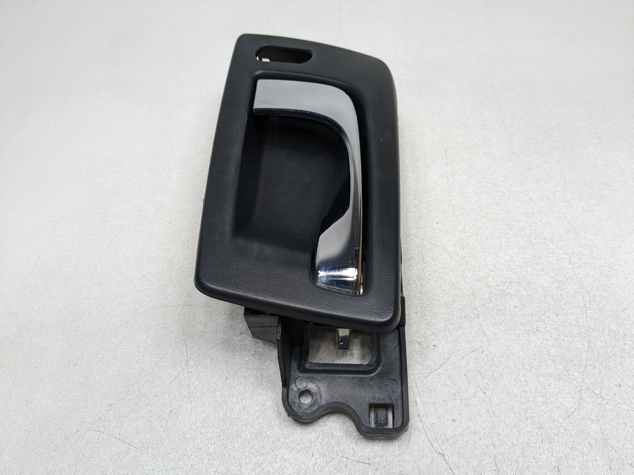 2004 - 2009 CADILLAC SRX OEM INTERIOR DOOR HANDLE FRONT LEFT DRIVER SIDE BLACK