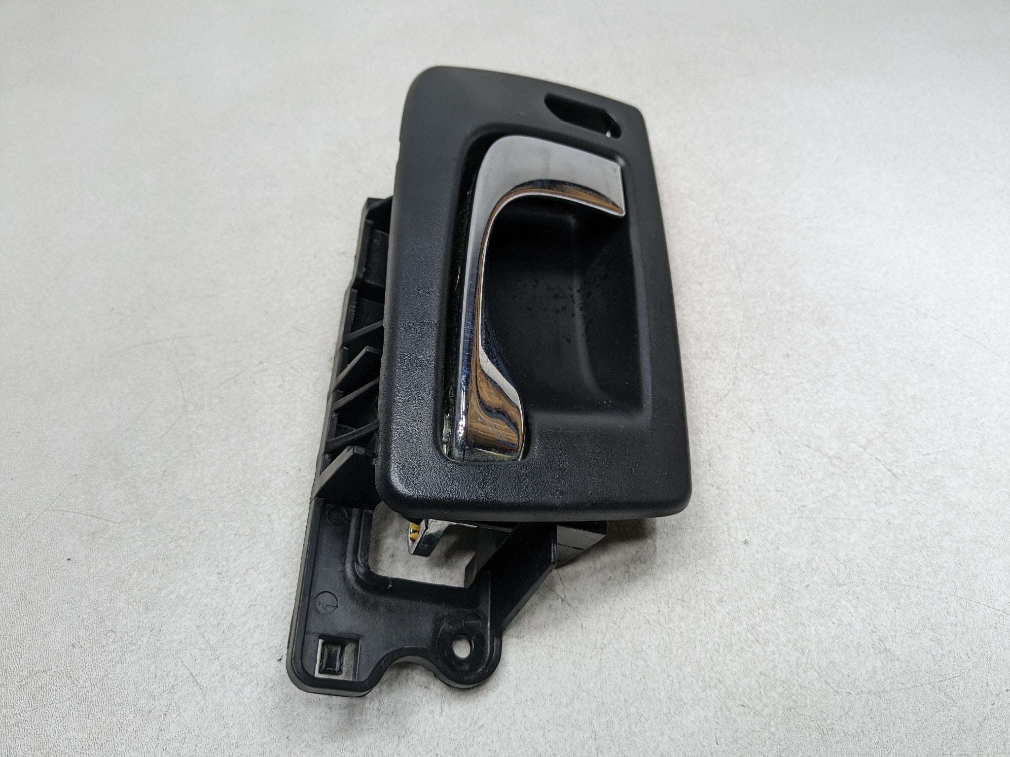 04 - 09 CADILLAC SRX OEM INTERIOR DOOR HANDLE FRONT FRONT RIGHT PASSENGER SIDE