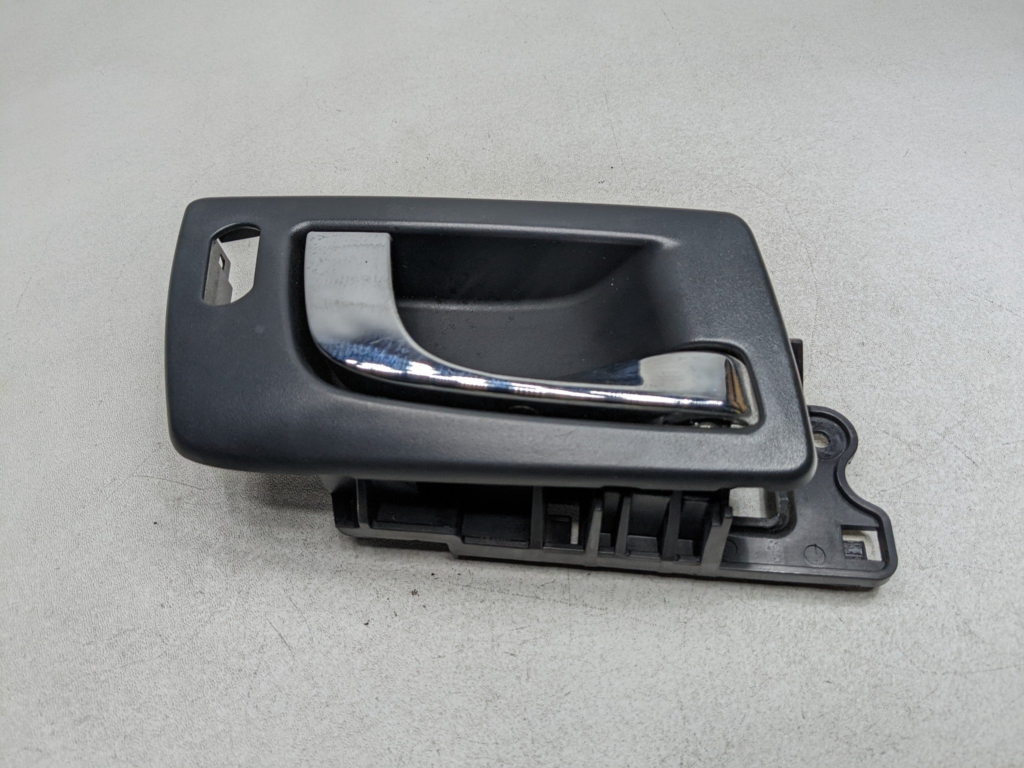 04 - 09 CADILLAC SRX OEM INTERIOR DOOR HANDLE FRONT FRONT RIGHT PASSENGER SIDE