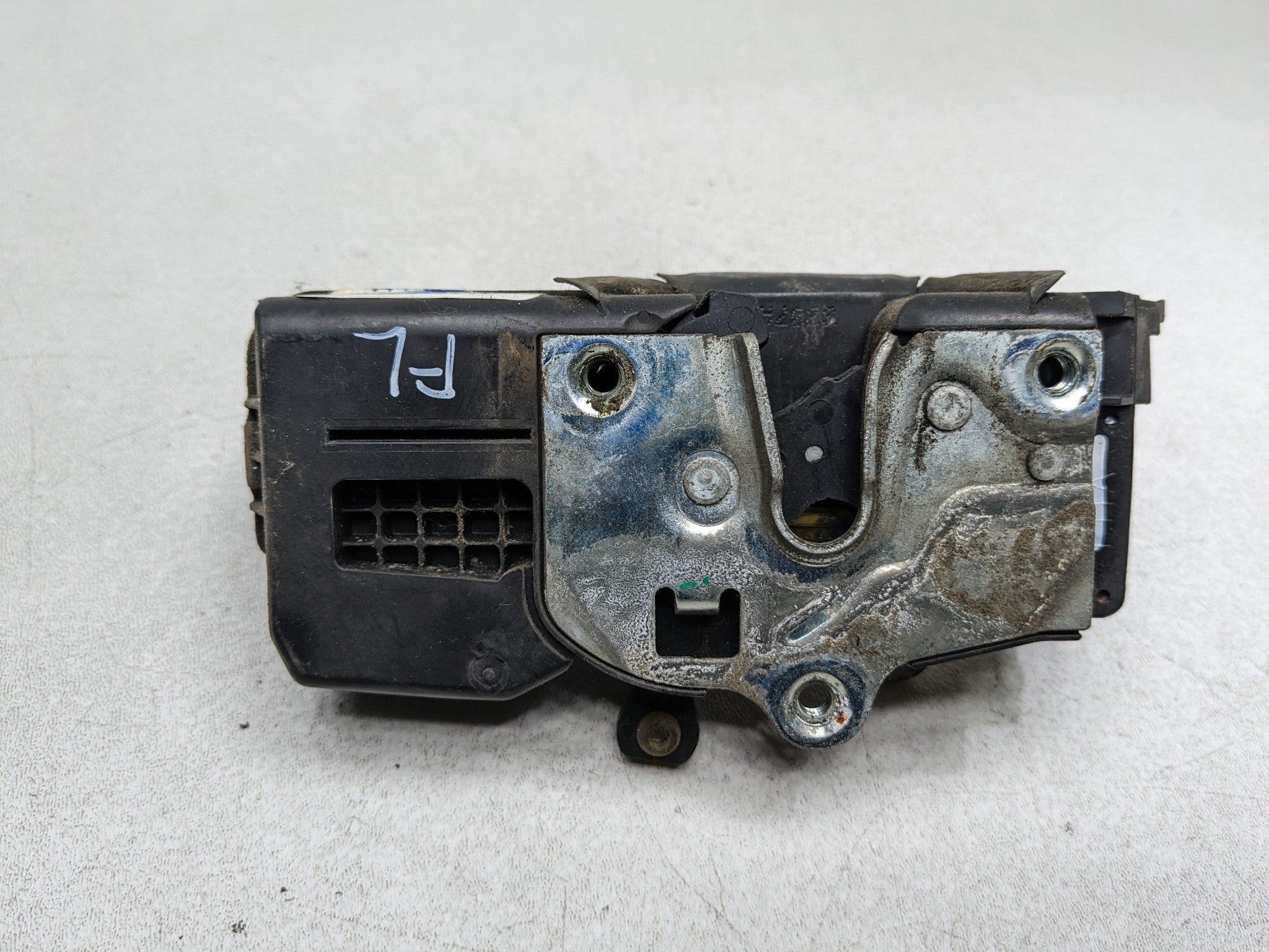 2004 - 2009 CADILLAC SRX OEM DOOR LATCH LOCK ACTUATOR FRONT LEFT DRIVER SIDE