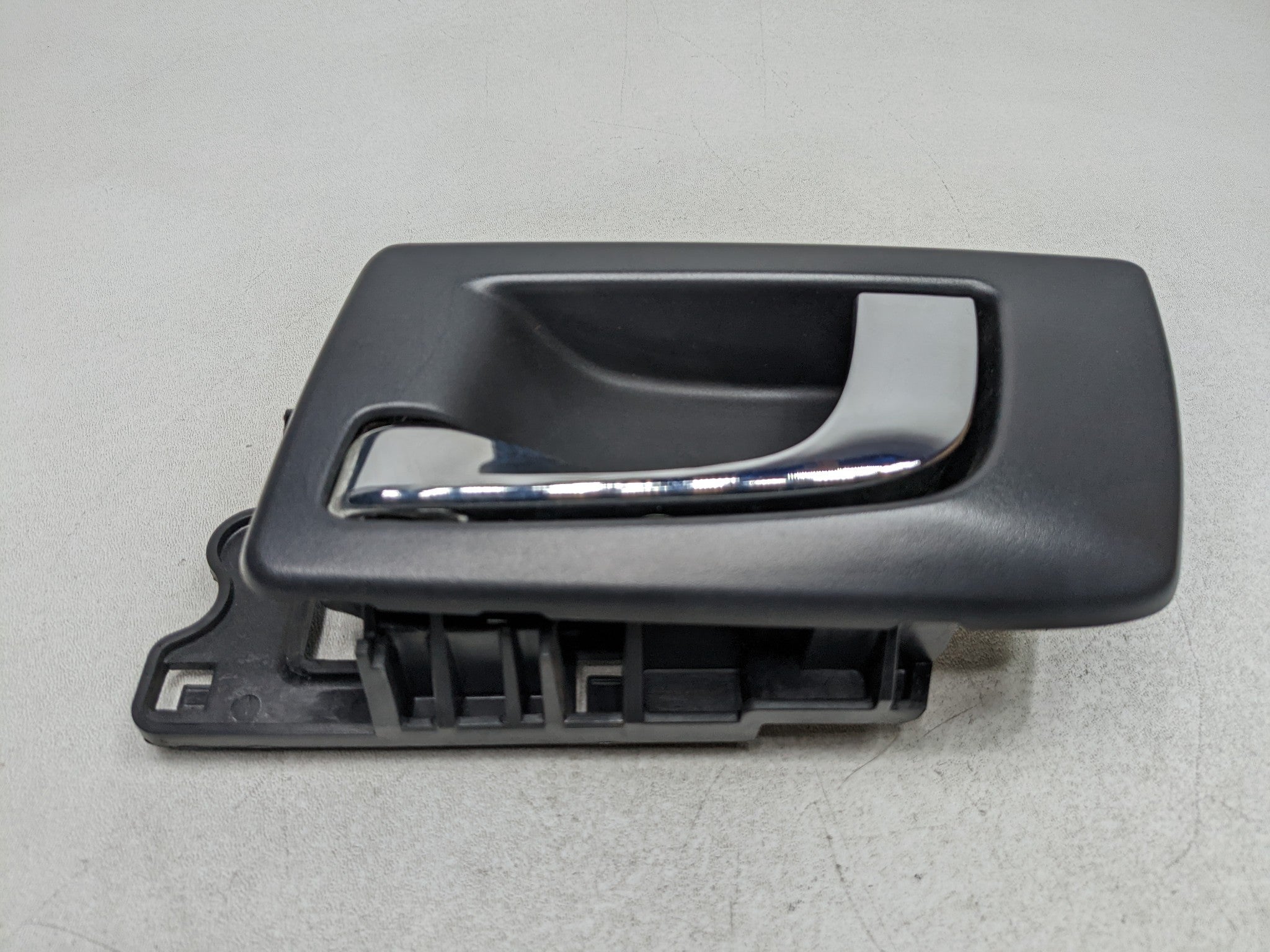2004 - 2009 CADILLAC SRX OEM INTERIOR DOOR HANDLE REAR LEFT DRIVER SIDE BLACK