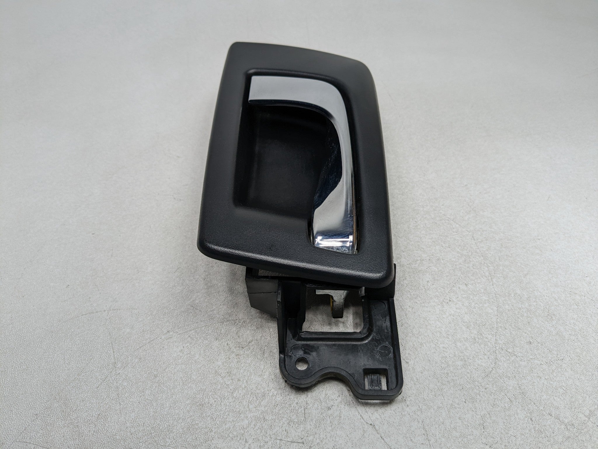 2004 - 2009 CADILLAC SRX OEM INTERIOR DOOR HANDLE REAR LEFT DRIVER SIDE BLACK