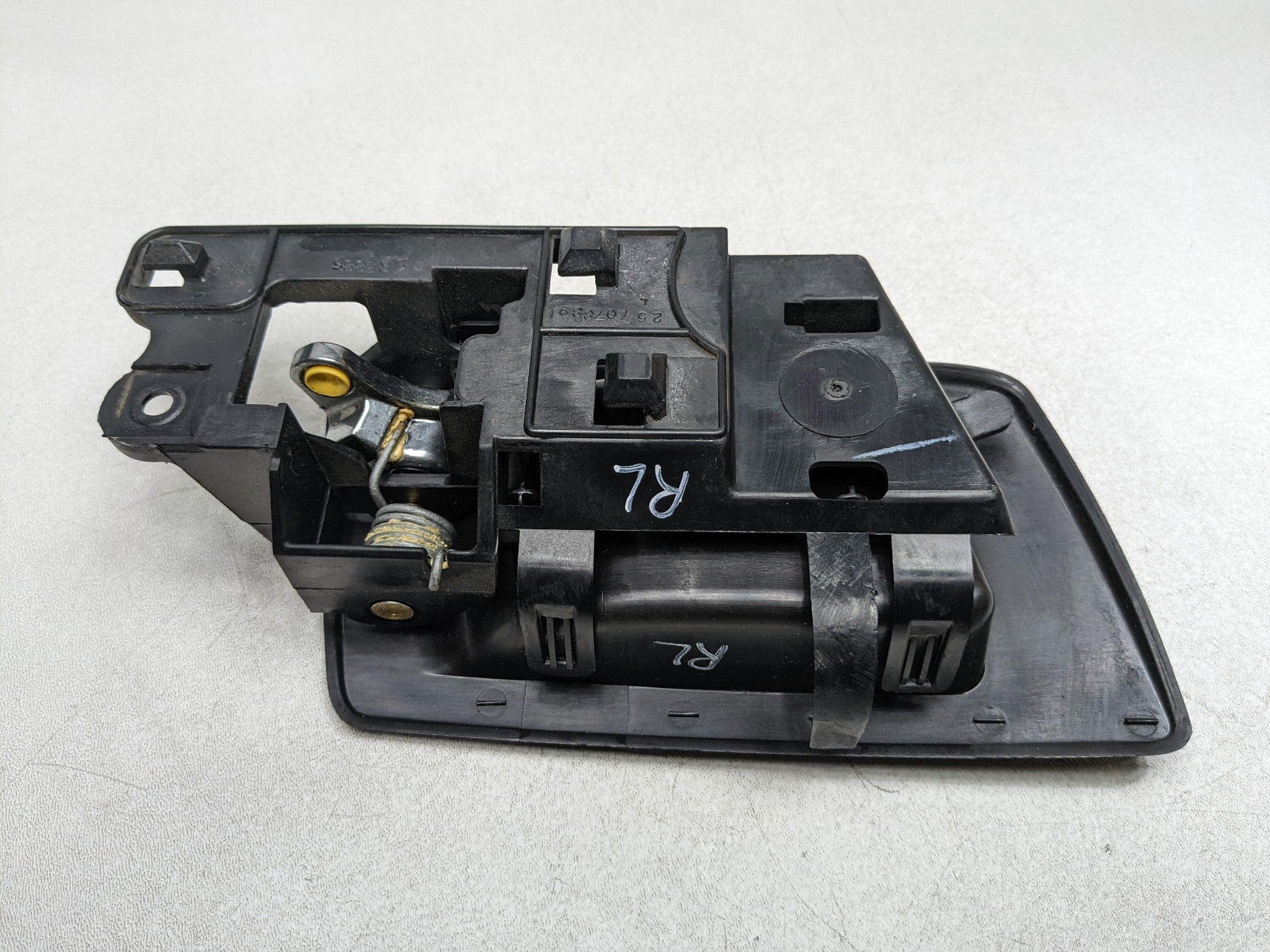 2004 - 2009 CADILLAC SRX OEM INTERIOR DOOR HANDLE REAR LEFT DRIVER SIDE BLACK