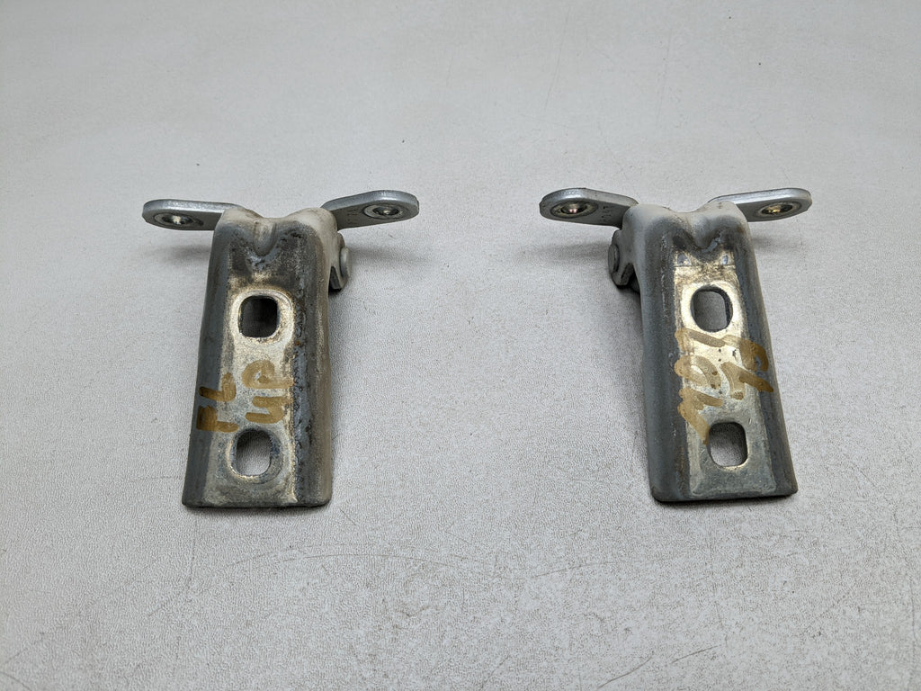 04 - 09 CADILLAC SRX OEM DOOR HINGE SET UPPER AND LOWER FRONT LEFT DRIVER SIDE