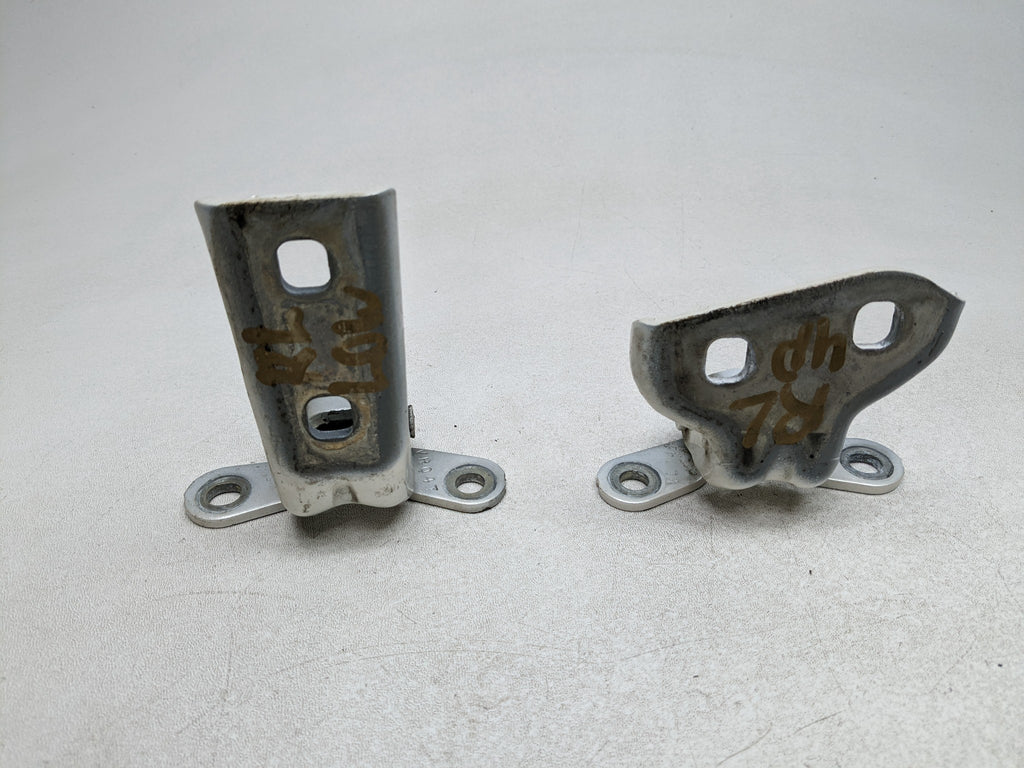 04 - 09 CADILLAC SRX OEM DOOR HINGE SET UPPER AND LOWER REAR LEFT DRIVER SIDE