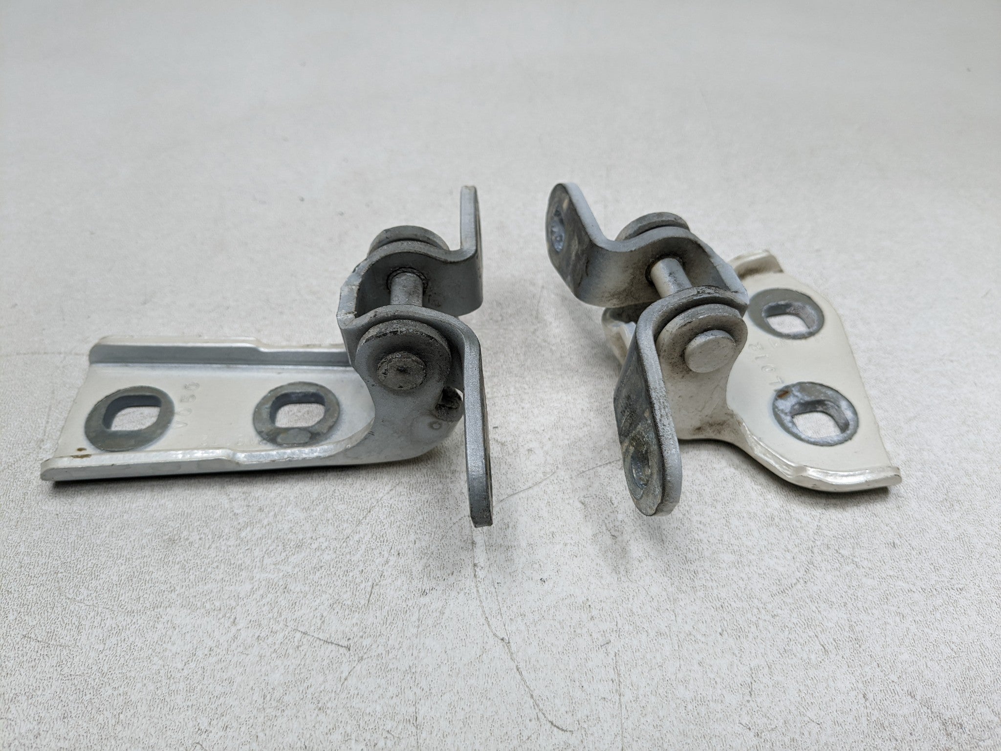 04 - 09 CADILLAC SRX OEM DOOR HINGE SET UPPER AND LOWER REAR LEFT DRIVER SIDE