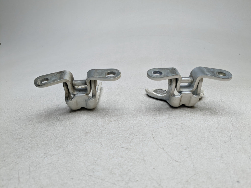 04 - 09 CADILLAC SRX OEM DOOR HINGE SET UPPER AND LOWER REAR LEFT DRIVER SIDE