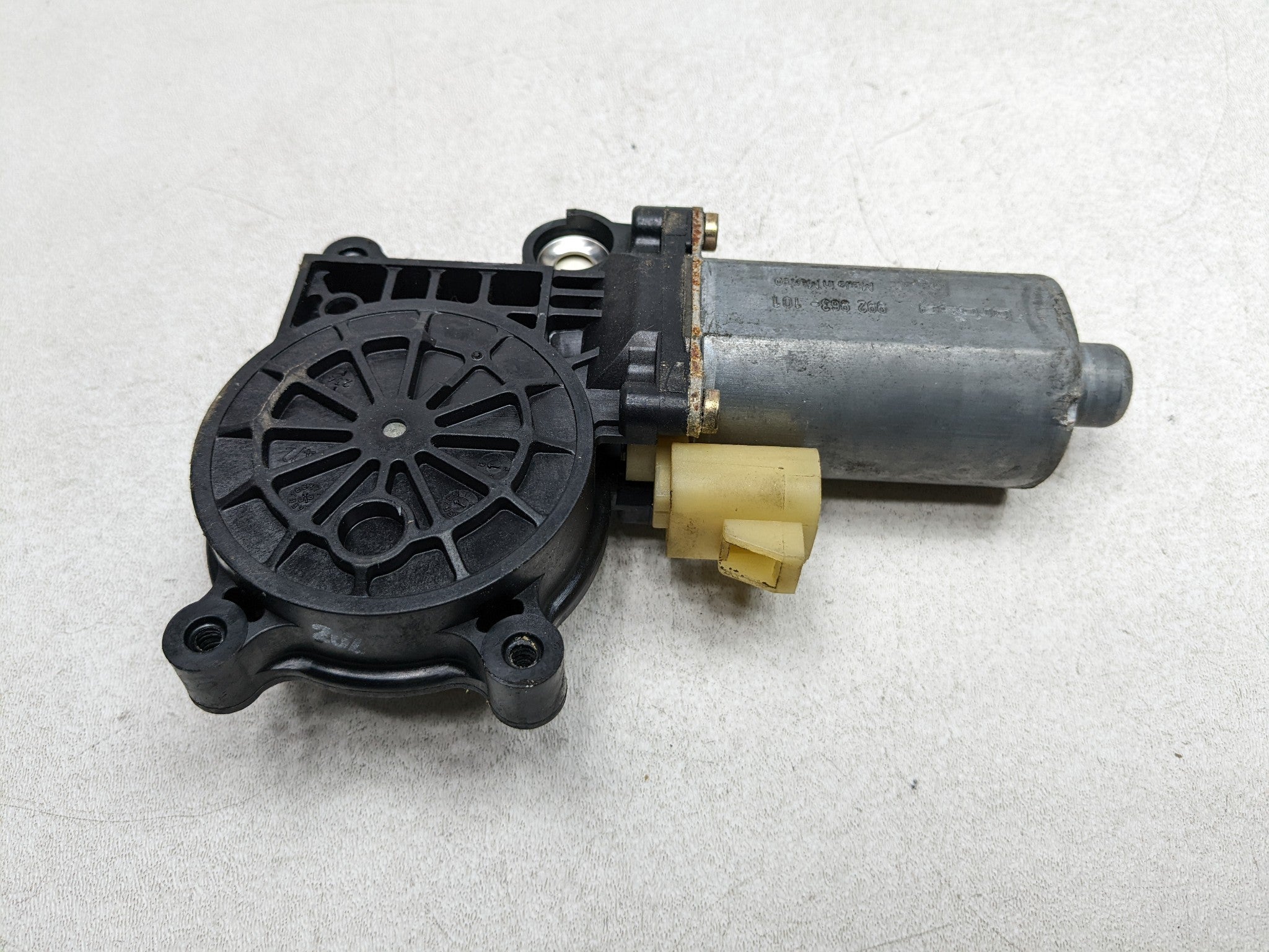 2004 - 2009 CADILLAC SRX OEM POWER WINDOW MOTOR REAR RIGHT PASSENGER SIDE
