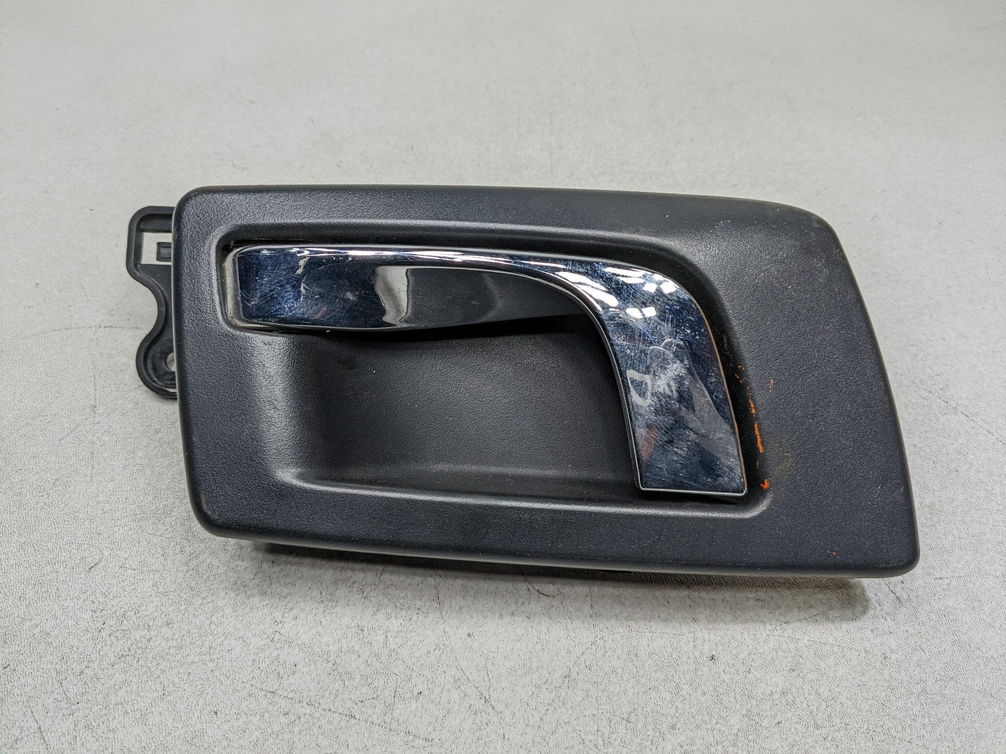 2004 - 2009 CADILLAC SRX OEM INTERIOR DOOR HANDLE REAR RIGHT PASSENGER SIDE