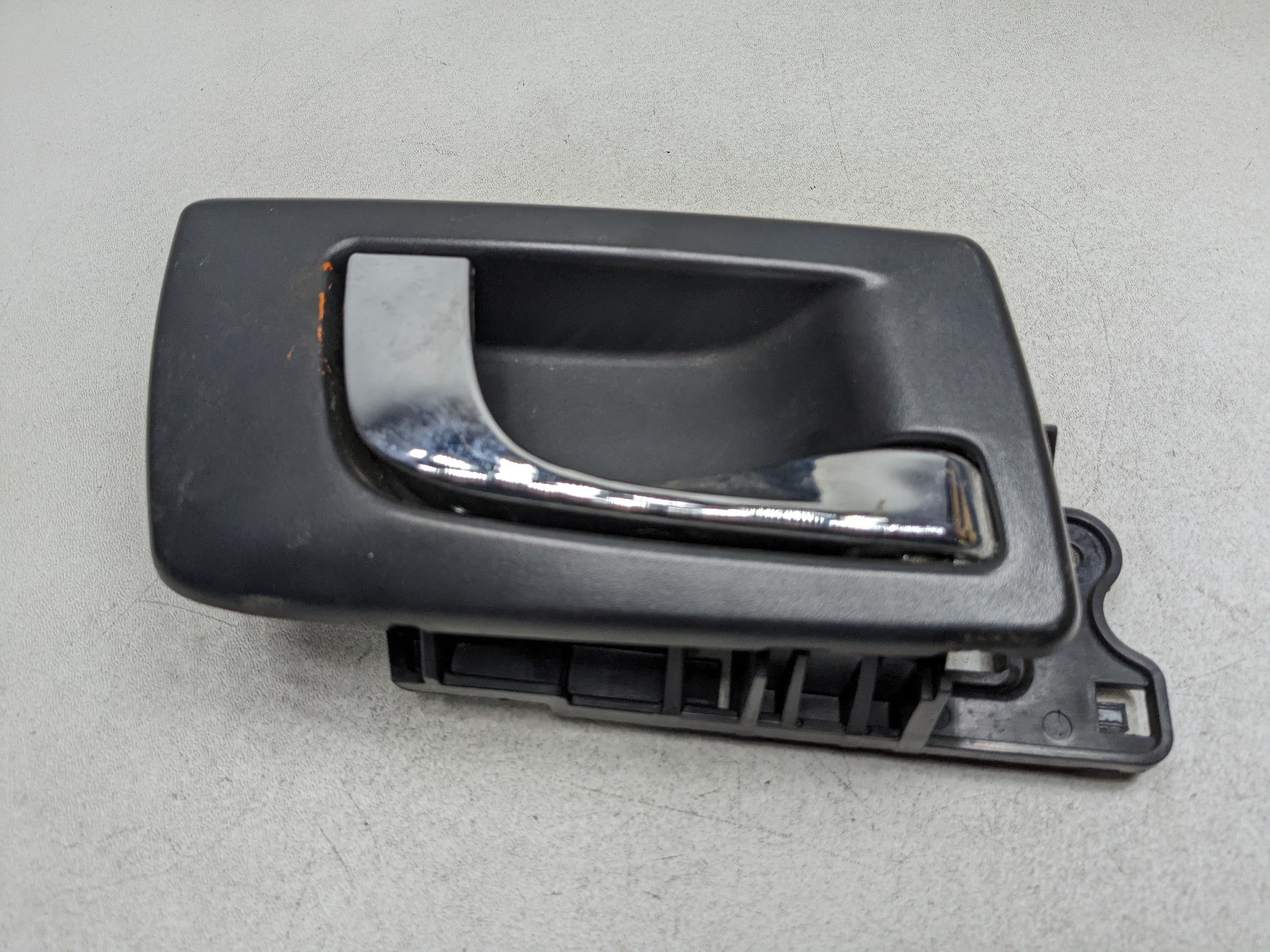 2004 - 2009 CADILLAC SRX OEM INTERIOR DOOR HANDLE REAR RIGHT PASSENGER SIDE