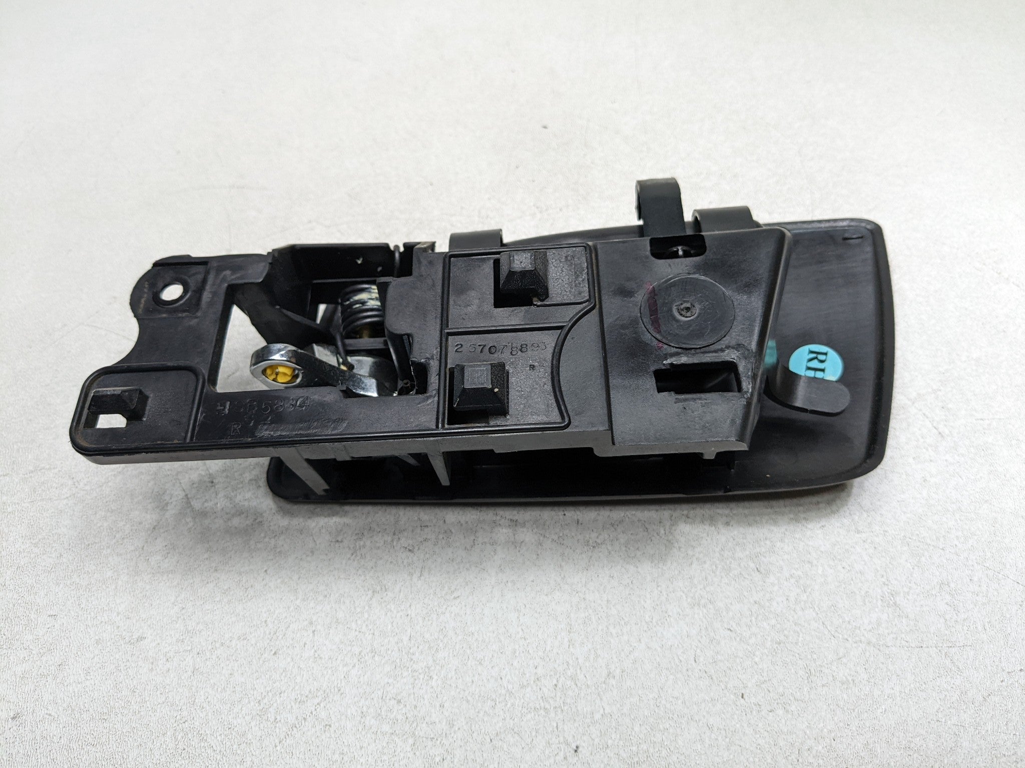 2004 - 2009 CADILLAC SRX OEM INTERIOR DOOR HANDLE REAR RIGHT PASSENGER SIDE