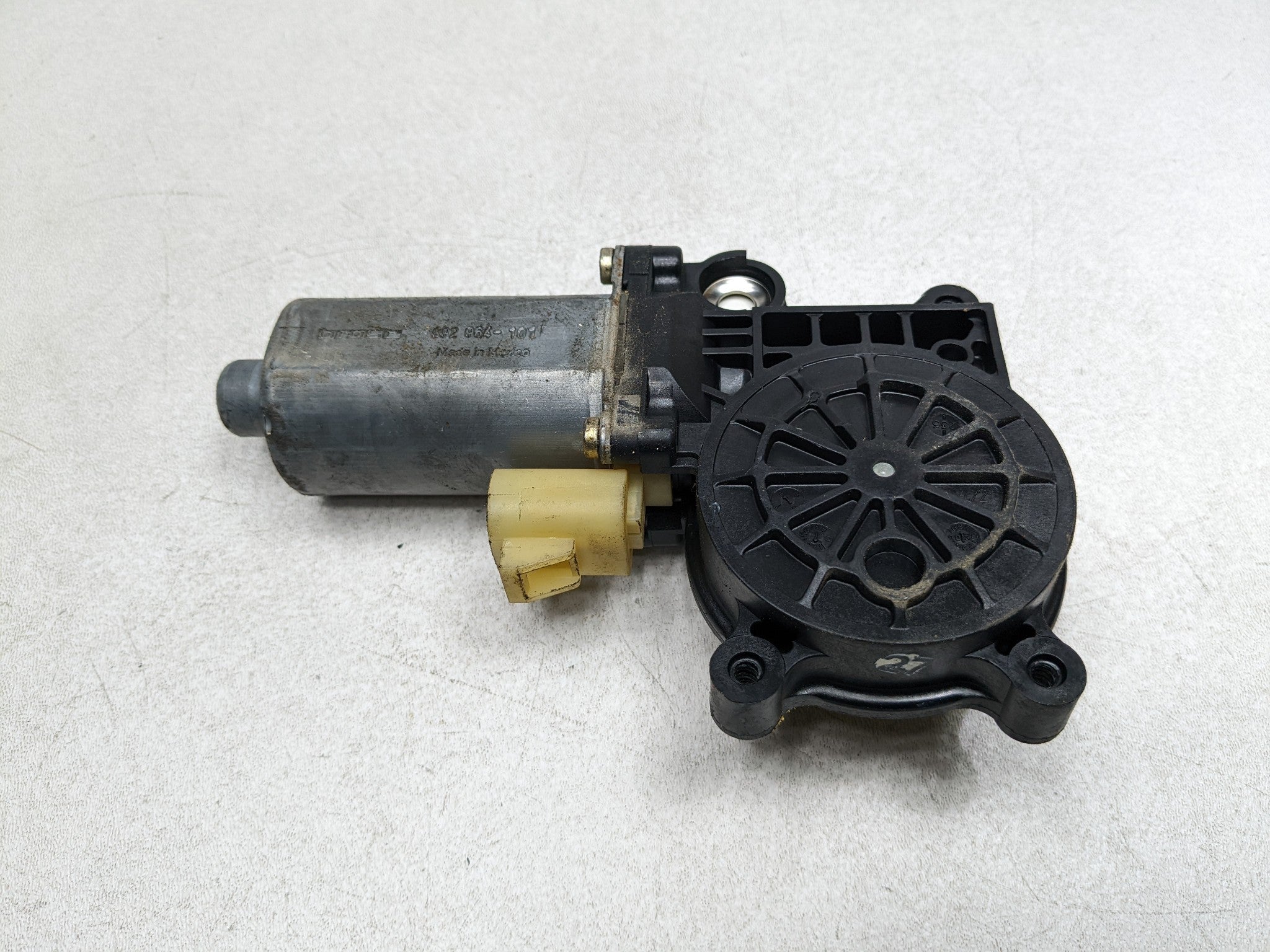 2004 - 2009 CADILLAC SRX OEM POWER WINDOW MOTOR REAR LEFT DRIVER SIDE