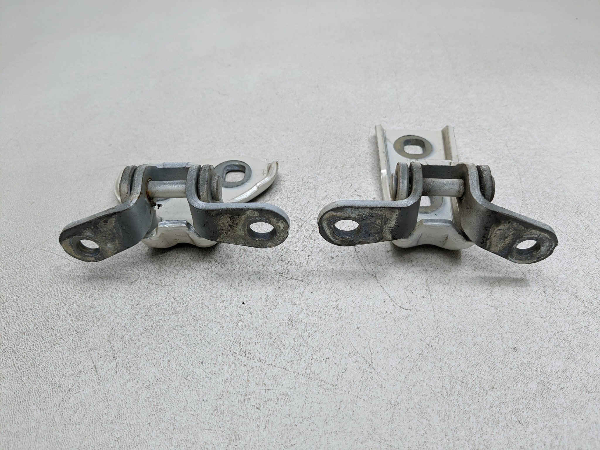 04-09 CADILLAC SRX OEM DOOR HINGE SET UPPER AND LOWER REAR RIGHT PASSENGER SIDE