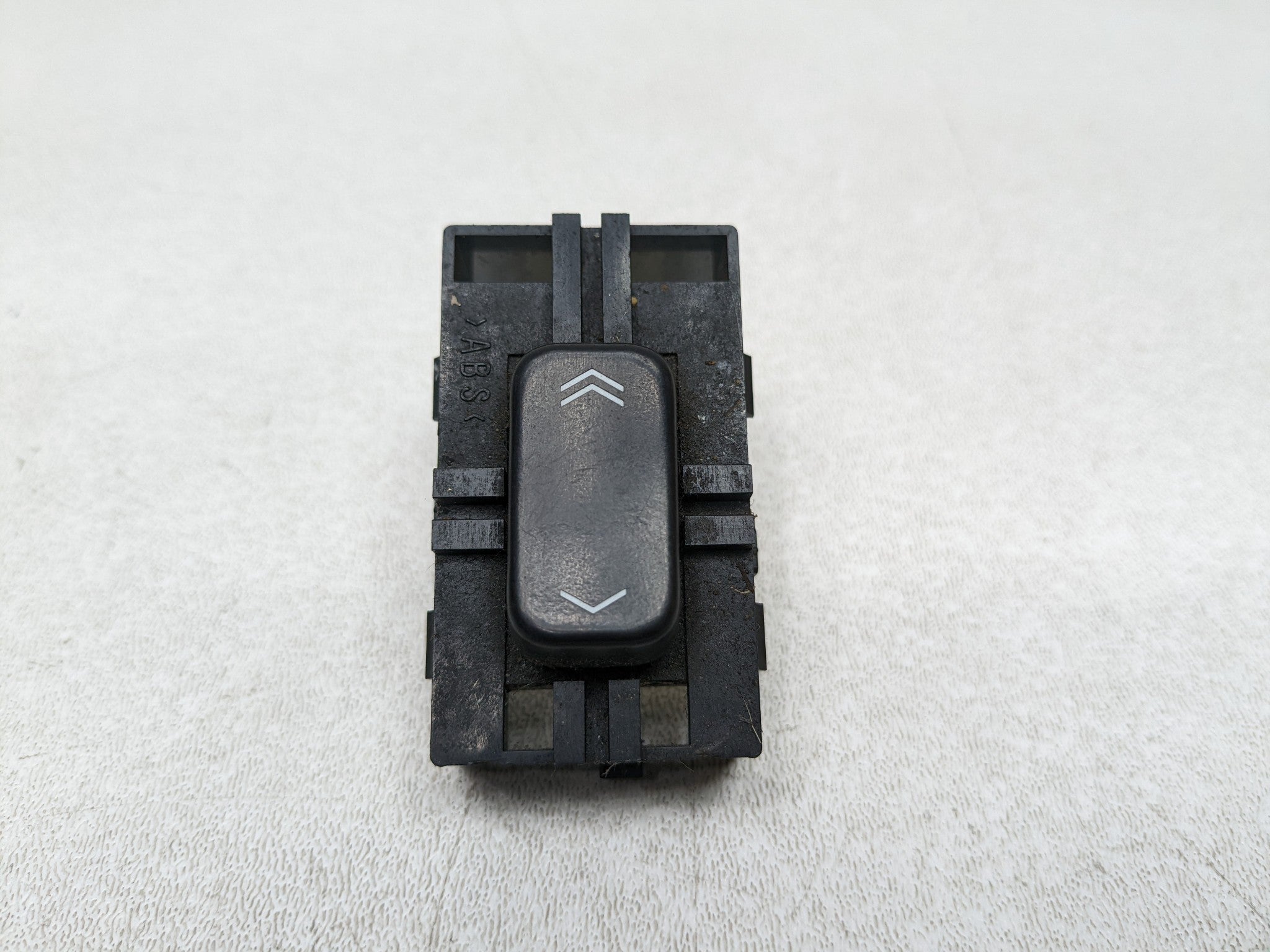 04 - 09 CADILLAC SRX OEM DOOR SWITCH WINDOW CONTROL REAR RIGHT PASSENGER SIDE