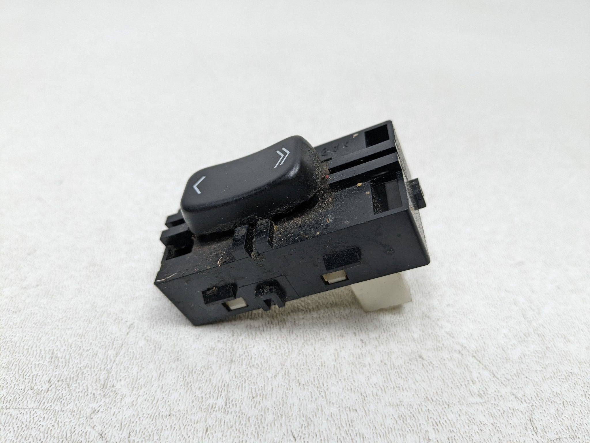 04 - 09 CADILLAC SRX OEM DOOR SWITCH WINDOW CONTROL REAR RIGHT PASSENGER SIDE