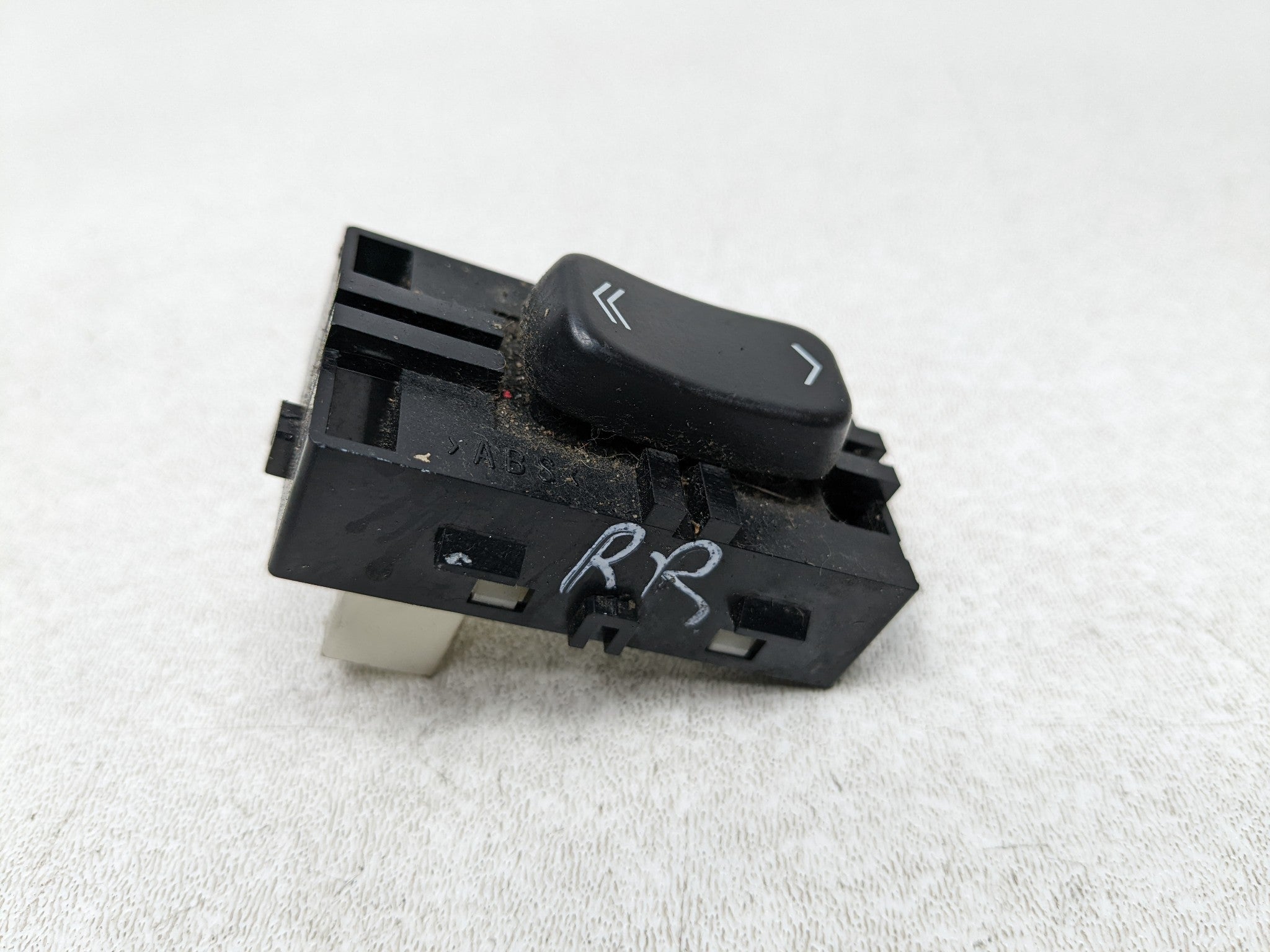 04 - 09 CADILLAC SRX OEM DOOR SWITCH WINDOW CONTROL REAR RIGHT PASSENGER SIDE