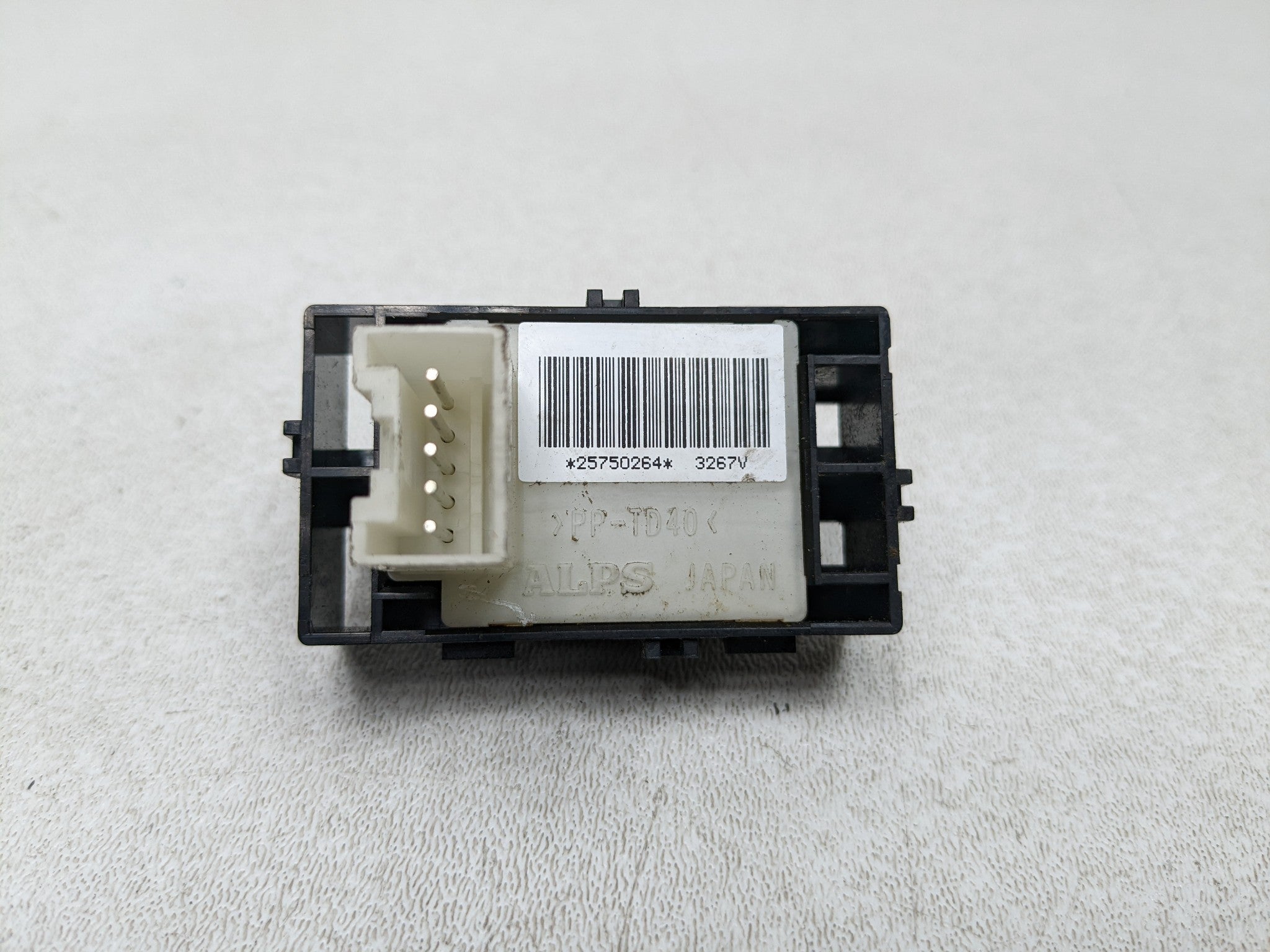 04 - 09 CADILLAC SRX OEM DOOR SWITCH WINDOW CONTROL REAR RIGHT PASSENGER SIDE