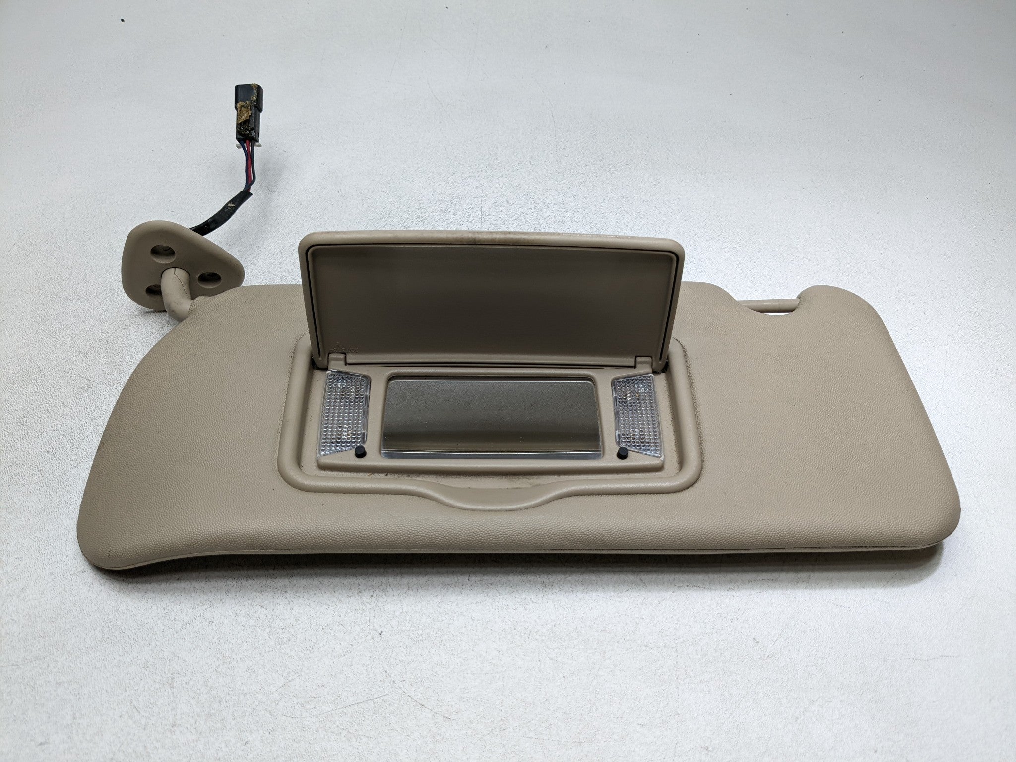 2004 - 2009 CADILLAC SRX OEM SUN VISOR INTERIOR UPPER ROOF FRONT LEFT SIDE