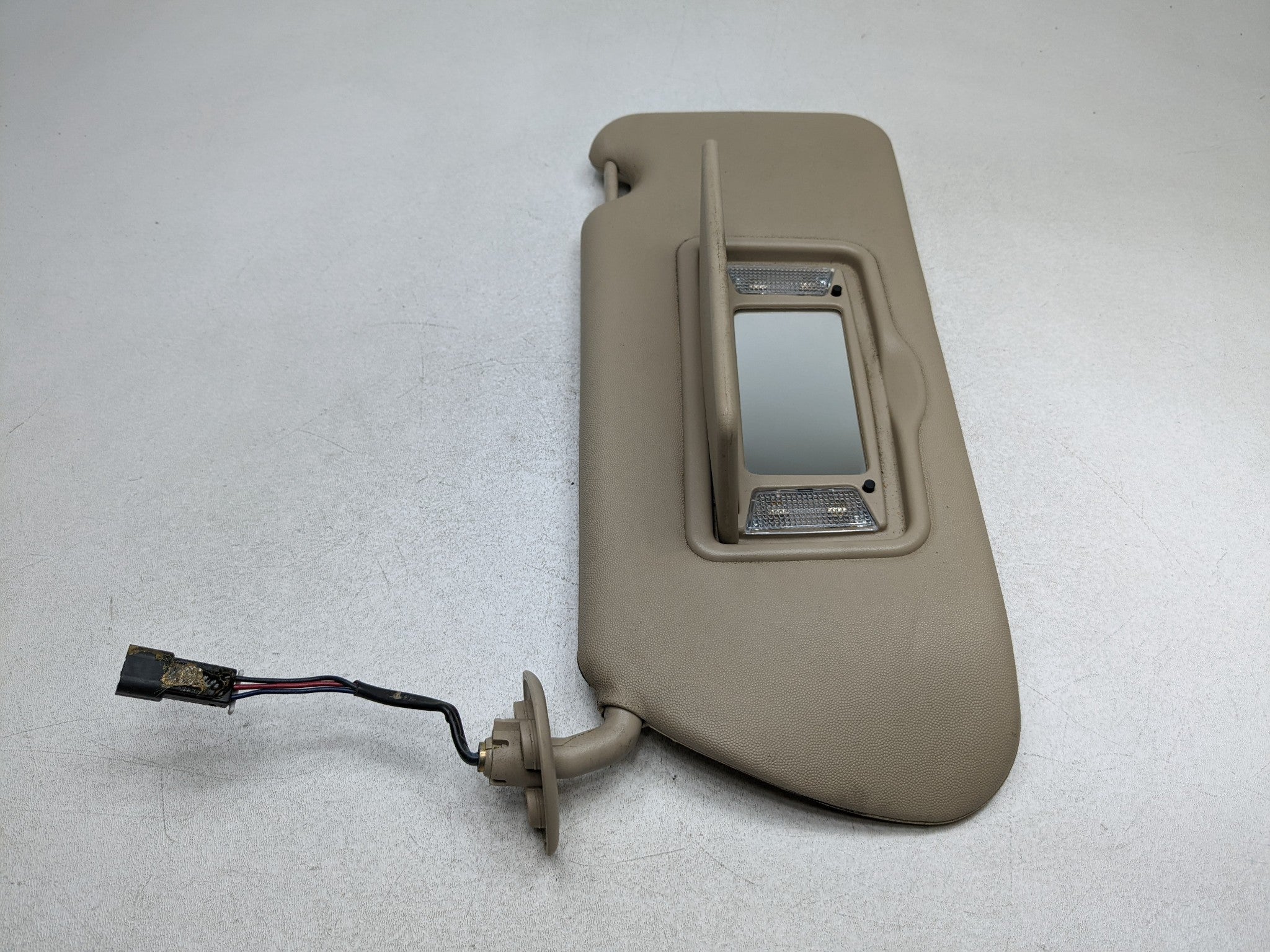 2004 - 2009 CADILLAC SRX OEM SUN VISOR INTERIOR UPPER ROOF FRONT LEFT SIDE