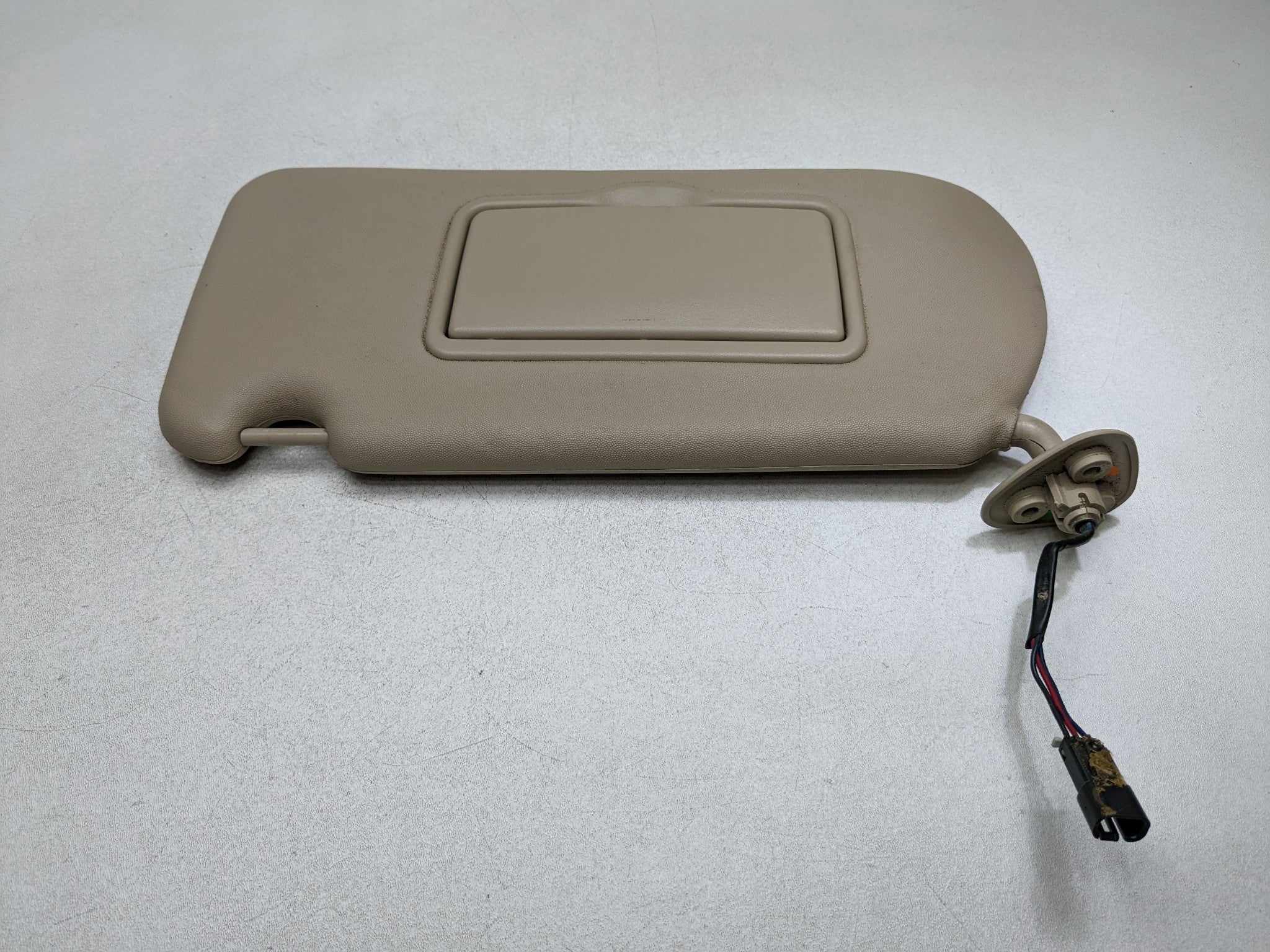 2004 - 2009 CADILLAC SRX OEM SUN VISOR INTERIOR UPPER ROOF FRONT LEFT SIDE