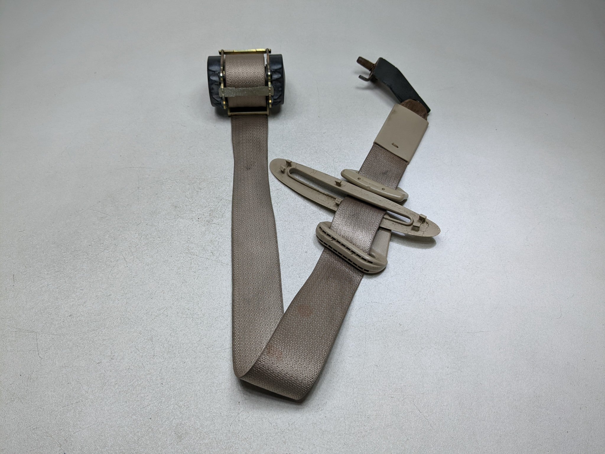 2004 - 2009 CADILLAC SRX OEM SAFETY SEAT BELT RETRACTOR FLINT REAR RIGHT SIDE