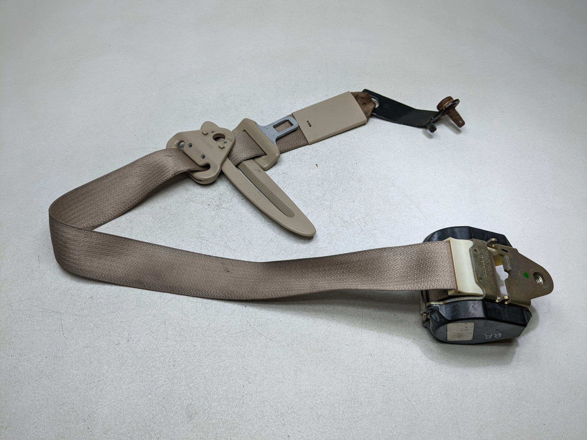 2004 - 2009 CADILLAC SRX OEM SAFETY SEAT BELT RETRACTOR FLINT REAR RIGHT SIDE