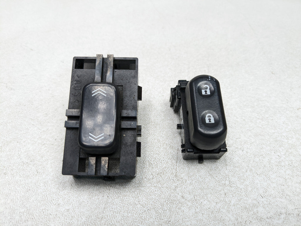 2004 - 2009 CADILLAC SRX OEM DOOR WINDOW LOCK CONTROL SWITCH FRONT RIGHT SIDE