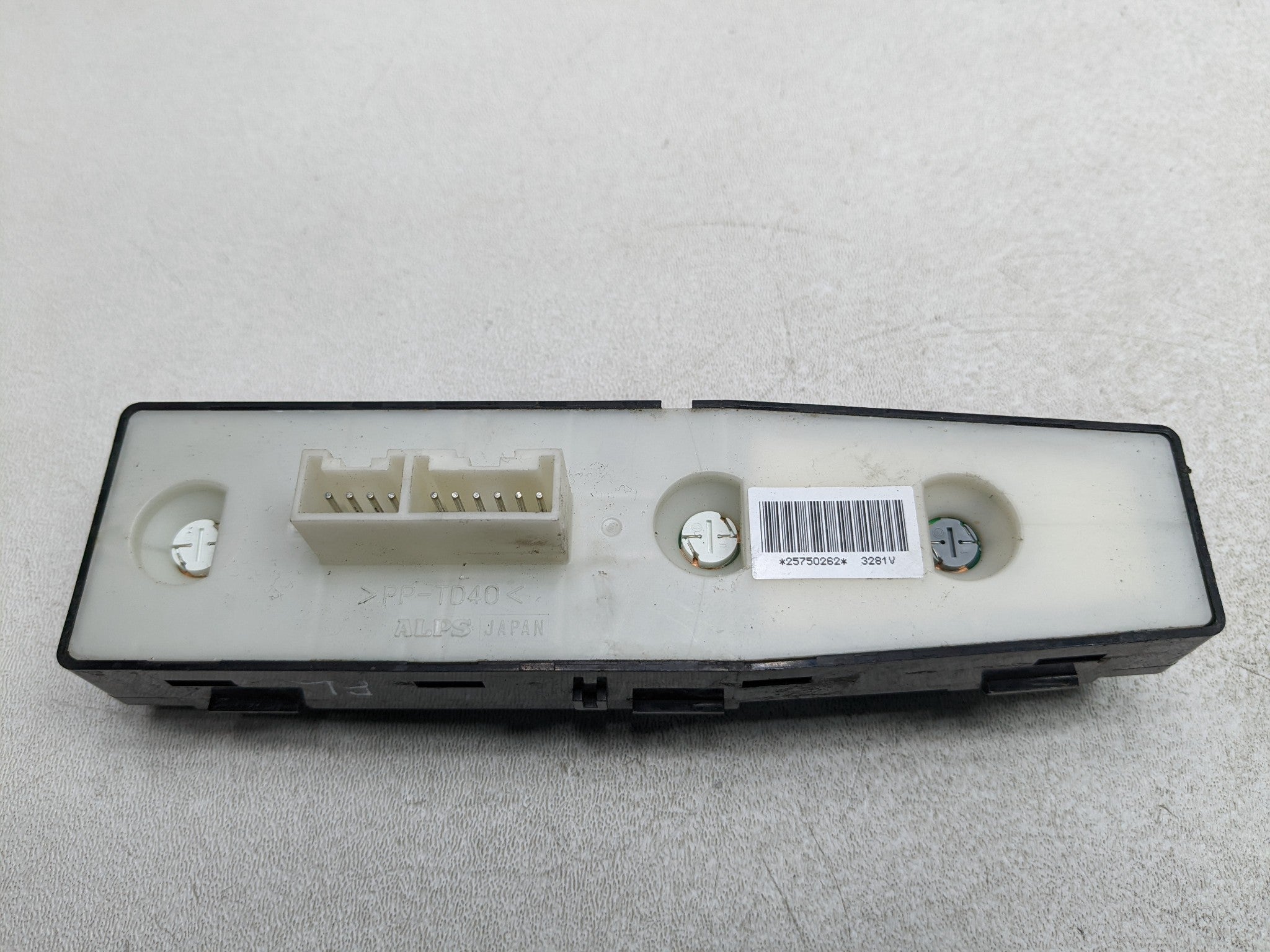 2004 - 2009 CADILLAC SRX OEM DOOR POWER WINDOW MASTER SWITCH ASSEMBLY FRONT LEFT
