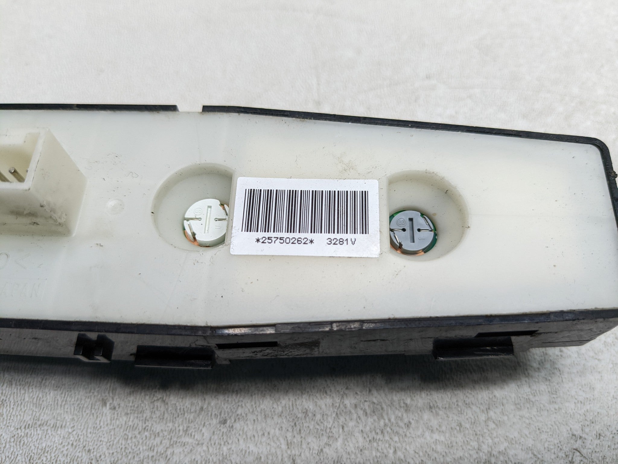 2004 - 2009 CADILLAC SRX OEM DOOR POWER WINDOW MASTER SWITCH ASSEMBLY FRONT LEFT