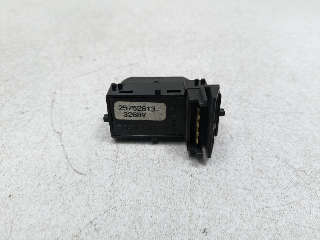 2004 - 2009 CADILLAC SRX OEM DOOR POWER WINDOW MASTER SWITCH ASSEMBLY FRONT LEFT