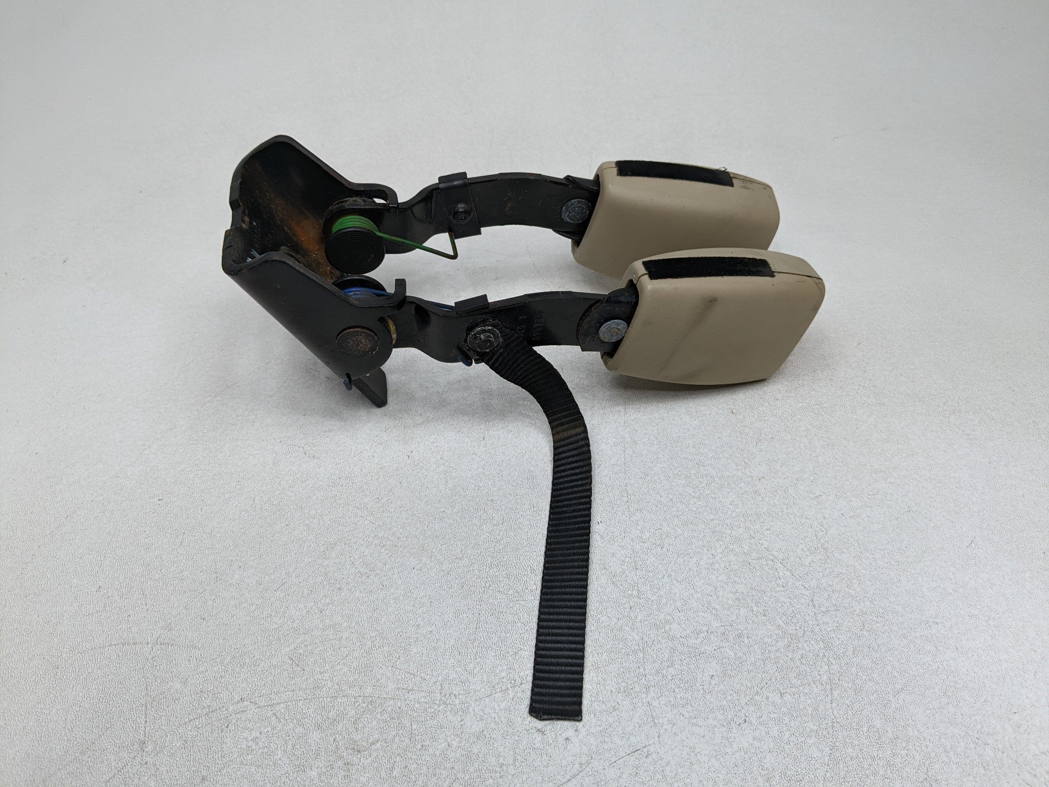 04 - 09 CADILLAC SRX OEM SEAT BELT BUCKLE SET THIRD ROW REAR LEFT AND RIGHT SIDE