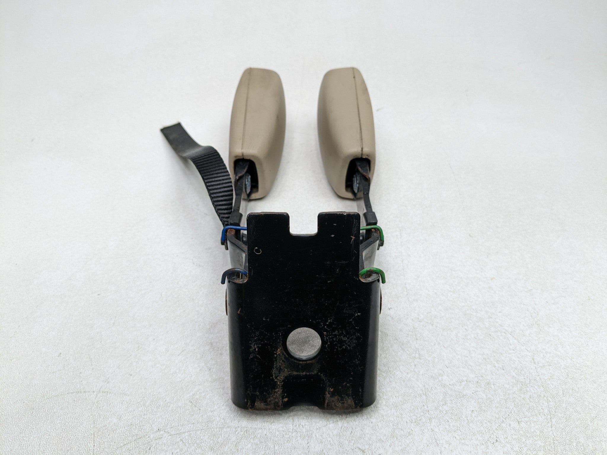 04 - 09 CADILLAC SRX OEM SEAT BELT BUCKLE SET THIRD ROW REAR LEFT AND RIGHT SIDE