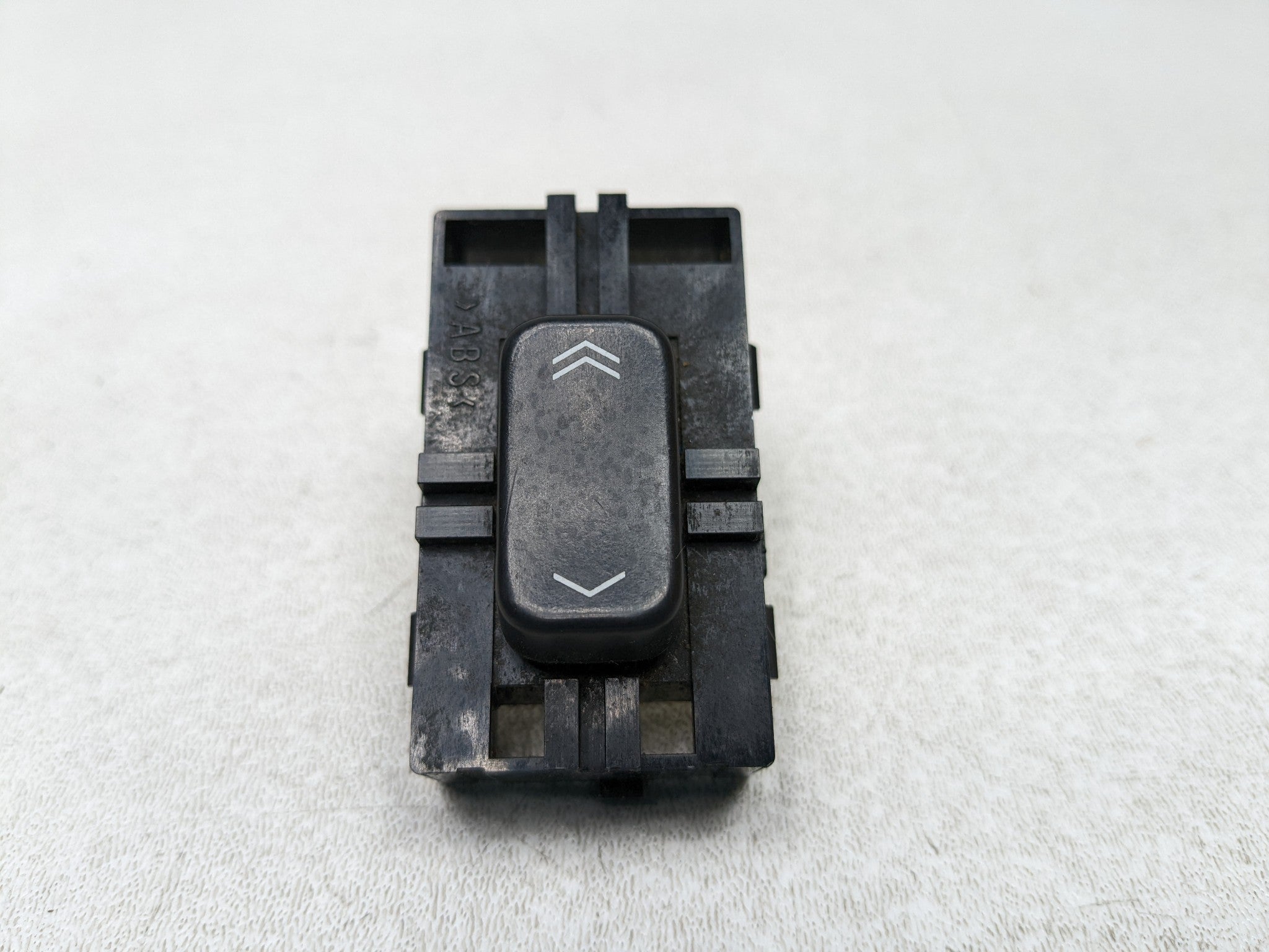 2004 - 2009 CADILLAC SRX OEM DOOR WINDOW SWITCH REAR LEFT DRIVER SIDE