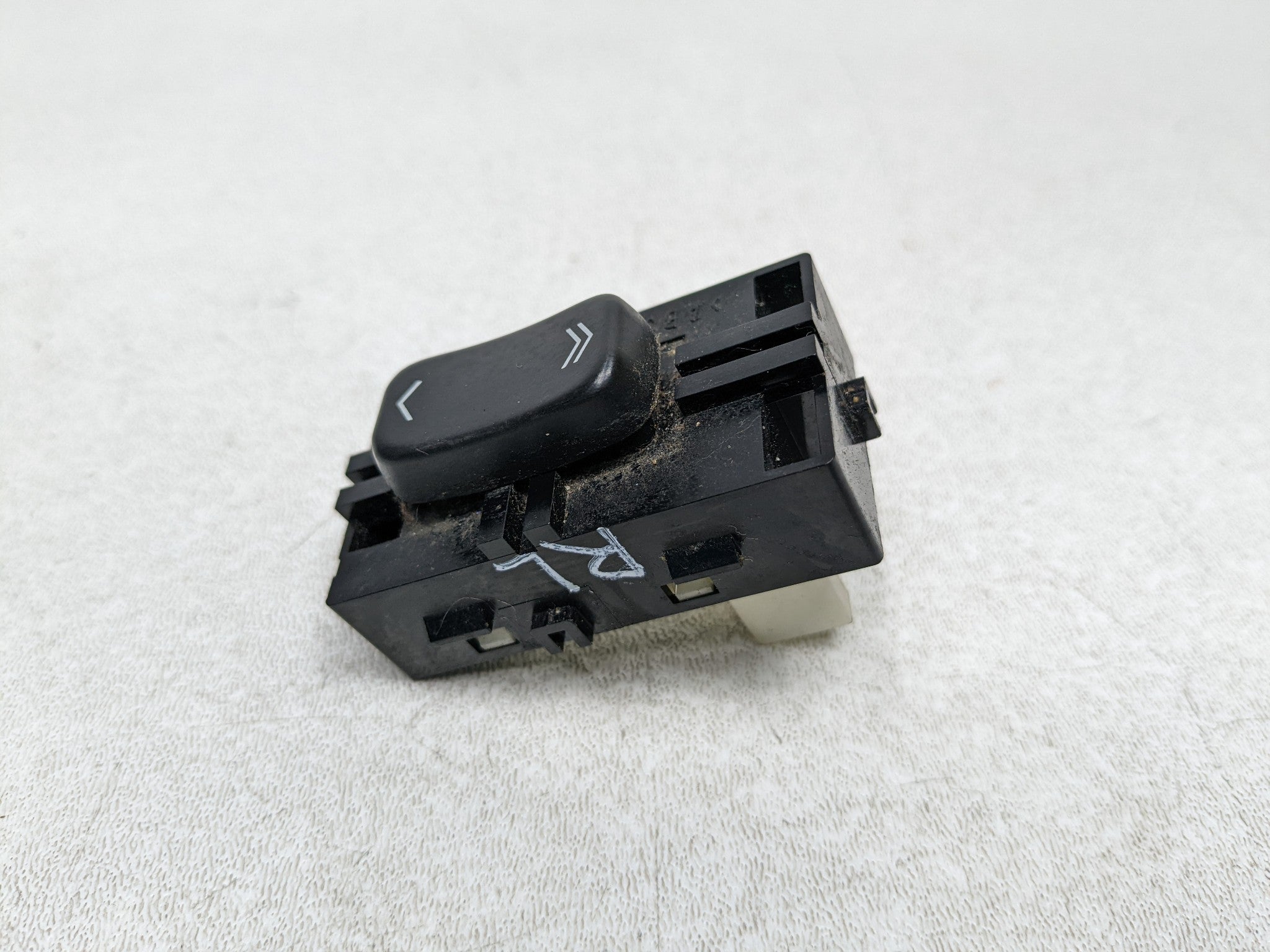 2004 - 2009 CADILLAC SRX OEM DOOR WINDOW SWITCH REAR LEFT DRIVER SIDE
