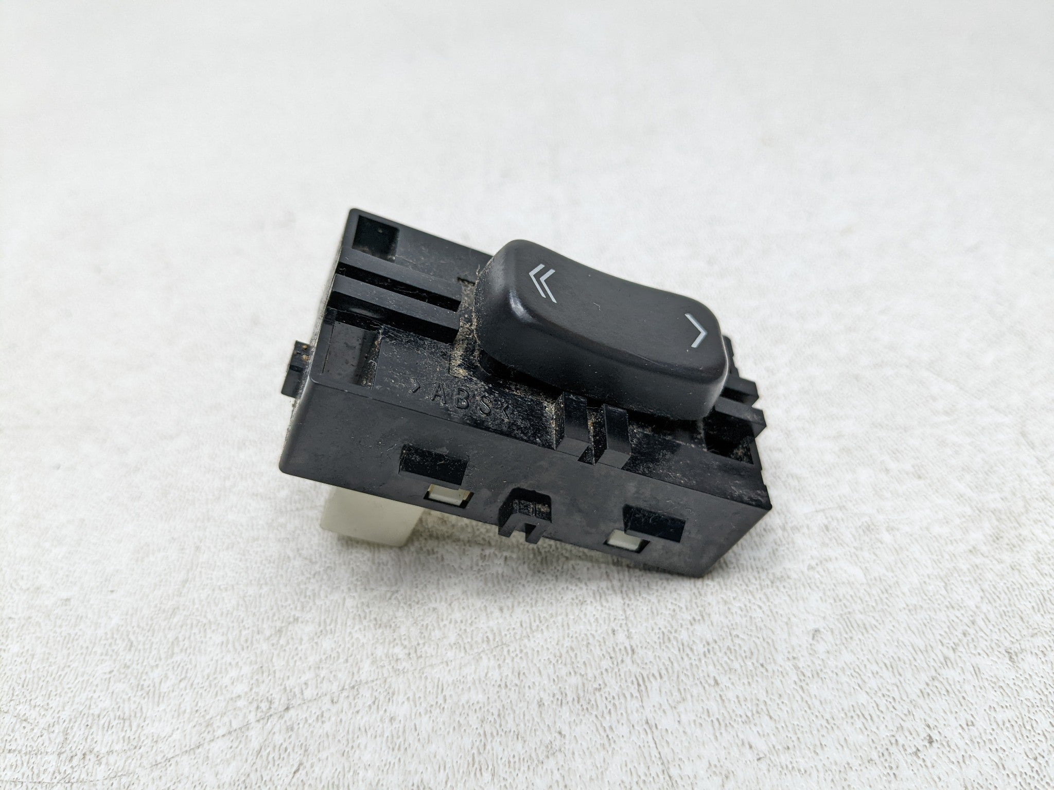 2004 - 2009 CADILLAC SRX OEM DOOR WINDOW SWITCH REAR LEFT DRIVER SIDE