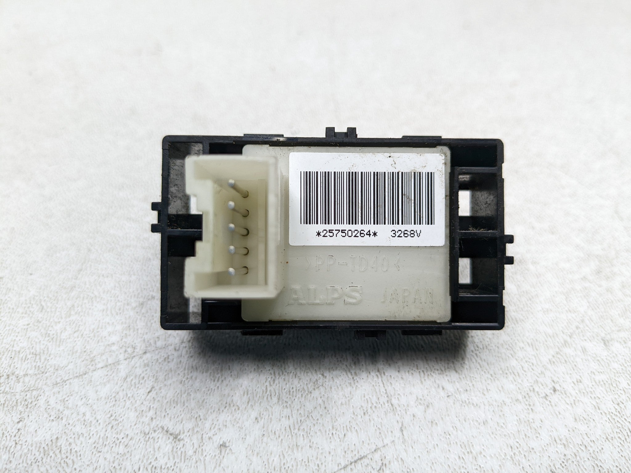 2004 - 2009 CADILLAC SRX OEM DOOR WINDOW SWITCH REAR LEFT DRIVER SIDE