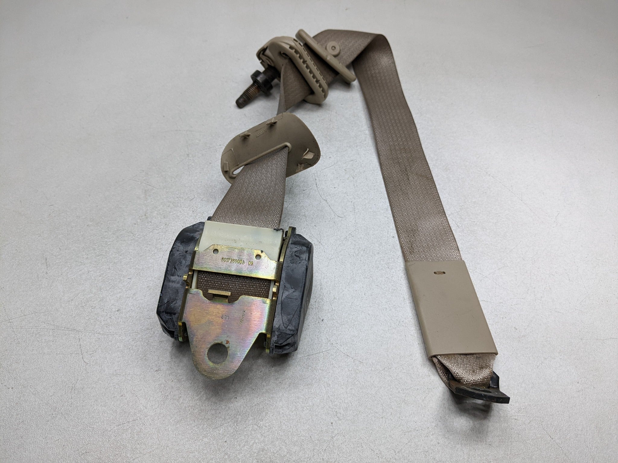 04 - 09 CADILLAC SRX OEM SAFETY SEAT BELT RETRACTOR THIRD ROW REAR RIGHT SIDE