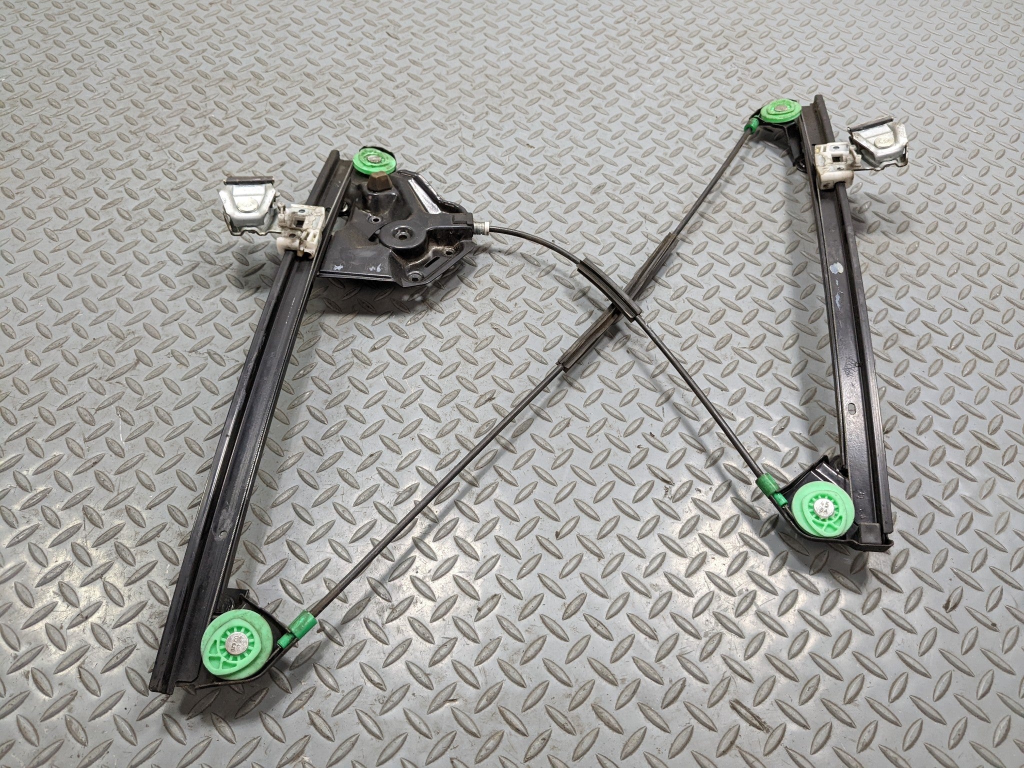2004 - 2009 CADILLAC SRX OEM DOOR REGULATOR ASSEMBLY FRONT LEFT DRIVER SIDE