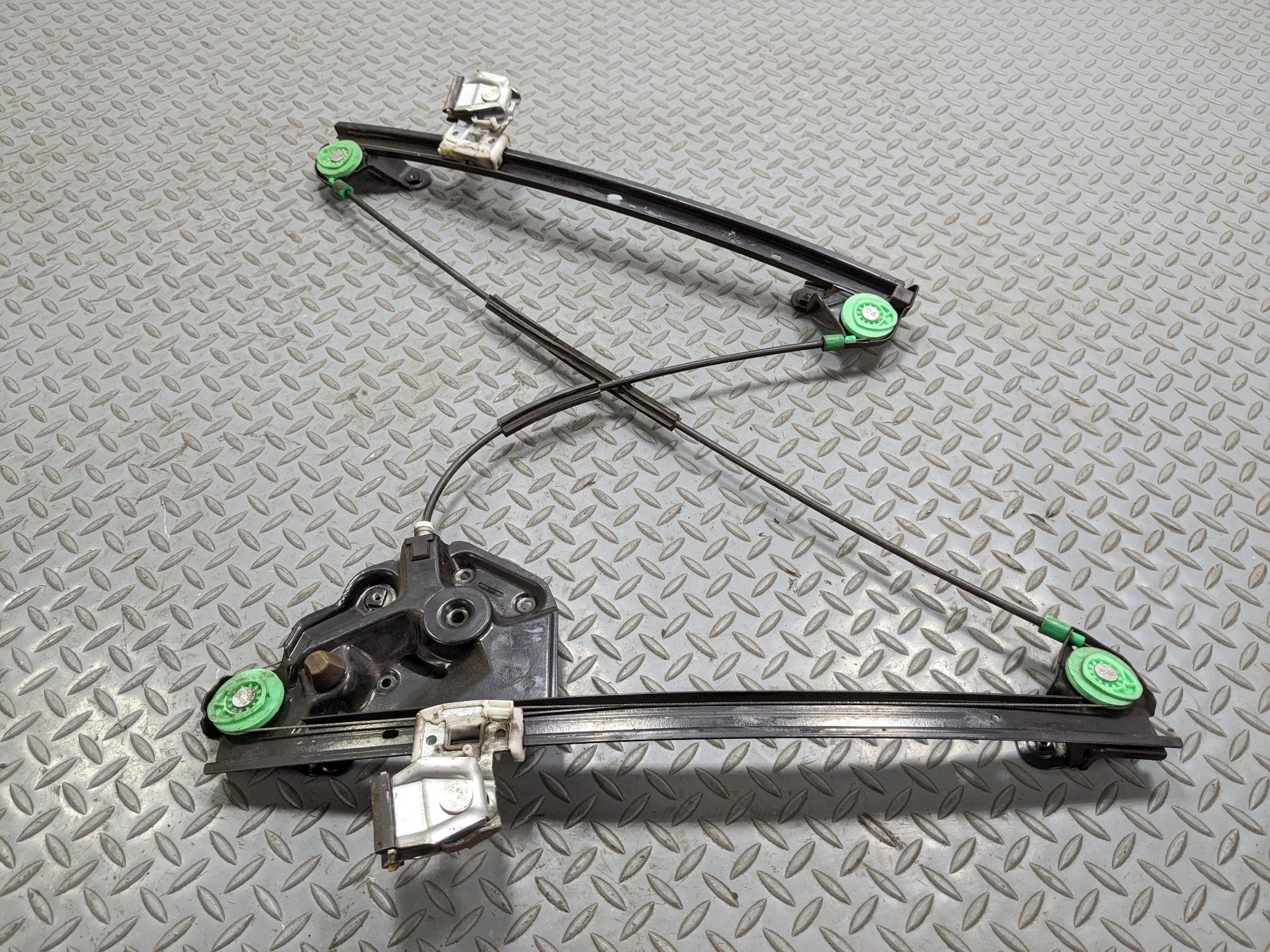 2004 - 2009 CADILLAC SRX OEM DOOR REGULATOR ASSEMBLY FRONT LEFT DRIVER SIDE