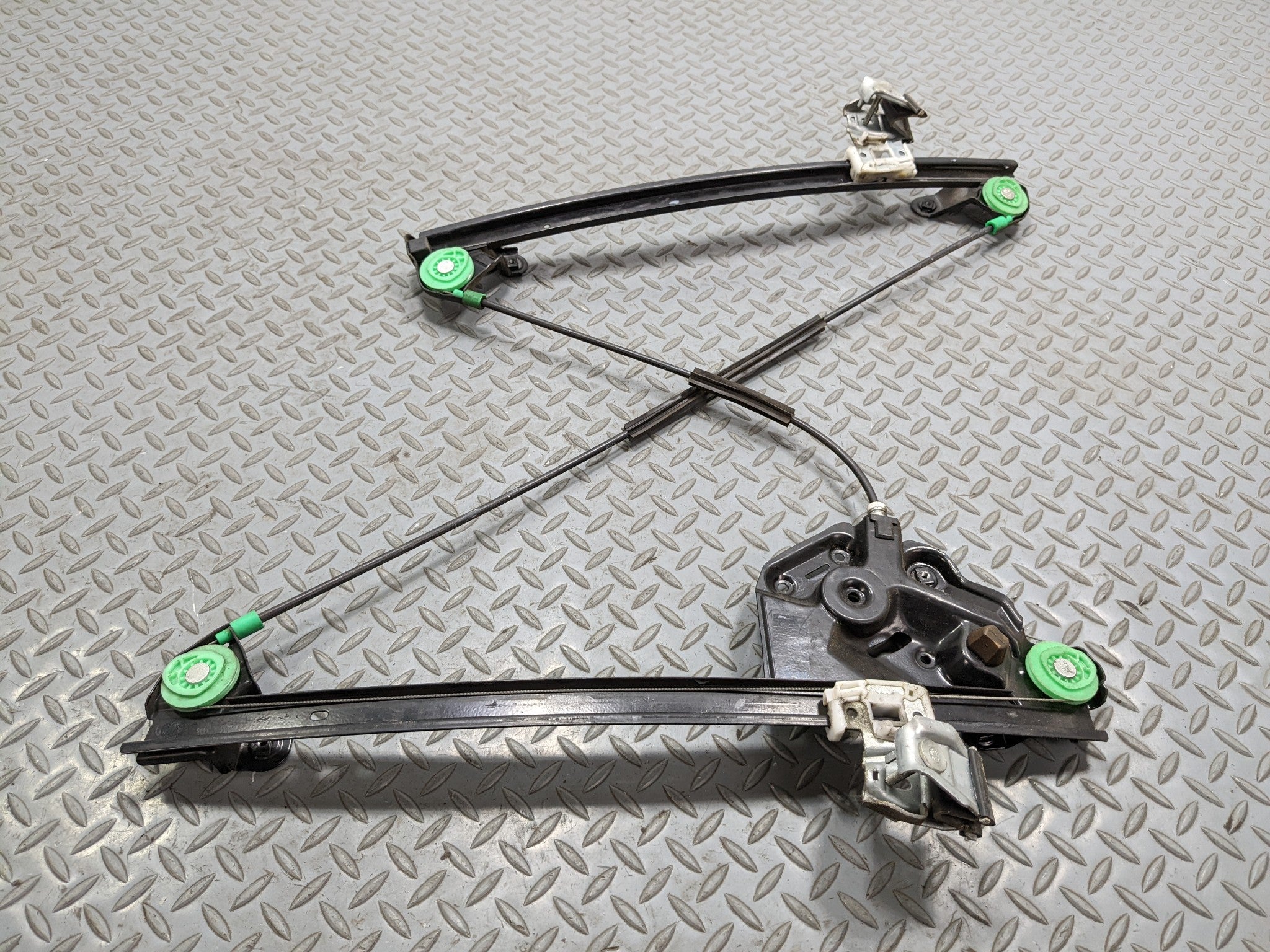 2004 - 2009 CADILLAC SRX OEM DOOR REGULATOR ASSEMBLY FRONT RIGHT PASSENGER SIDE
