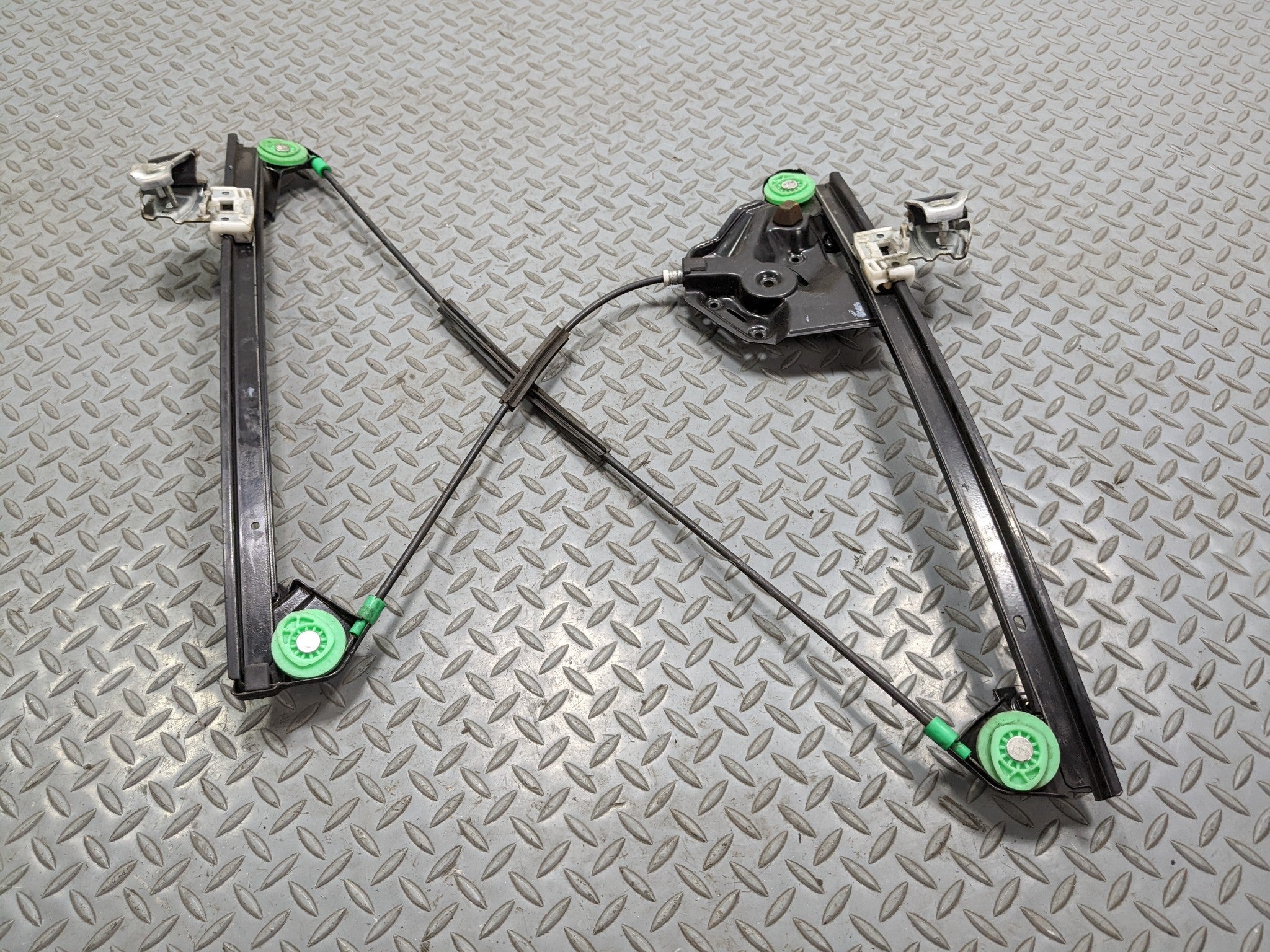 2004 - 2009 CADILLAC SRX OEM DOOR REGULATOR ASSEMBLY FRONT RIGHT PASSENGER SIDE