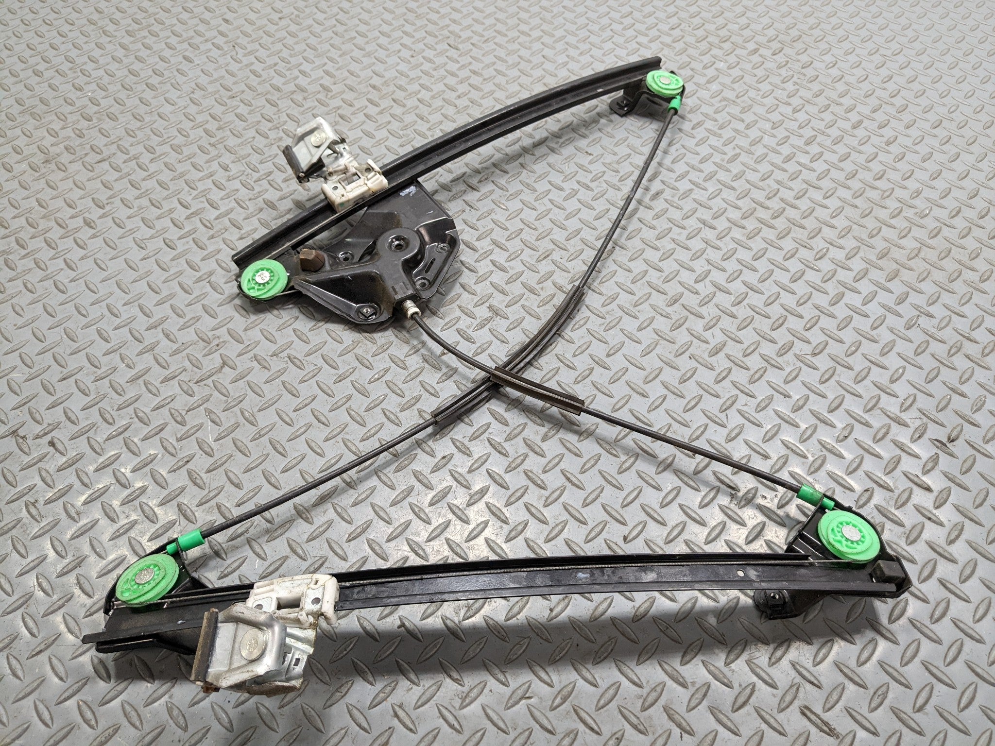 2004 - 2009 CADILLAC SRX OEM DOOR REGULATOR ASSEMBLY FRONT RIGHT PASSENGER SIDE