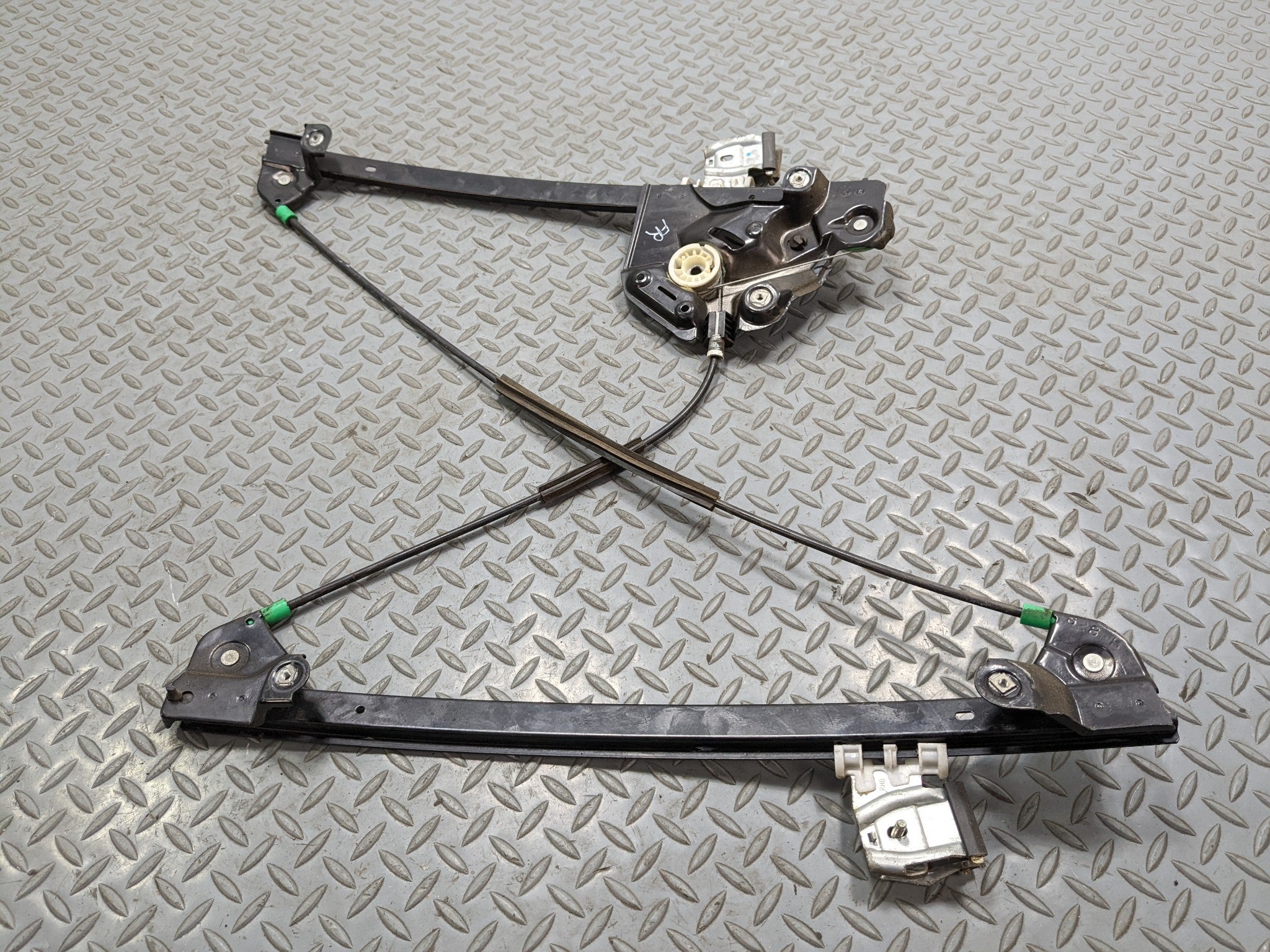 2004 - 2009 CADILLAC SRX OEM DOOR REGULATOR ASSEMBLY FRONT RIGHT PASSENGER SIDE