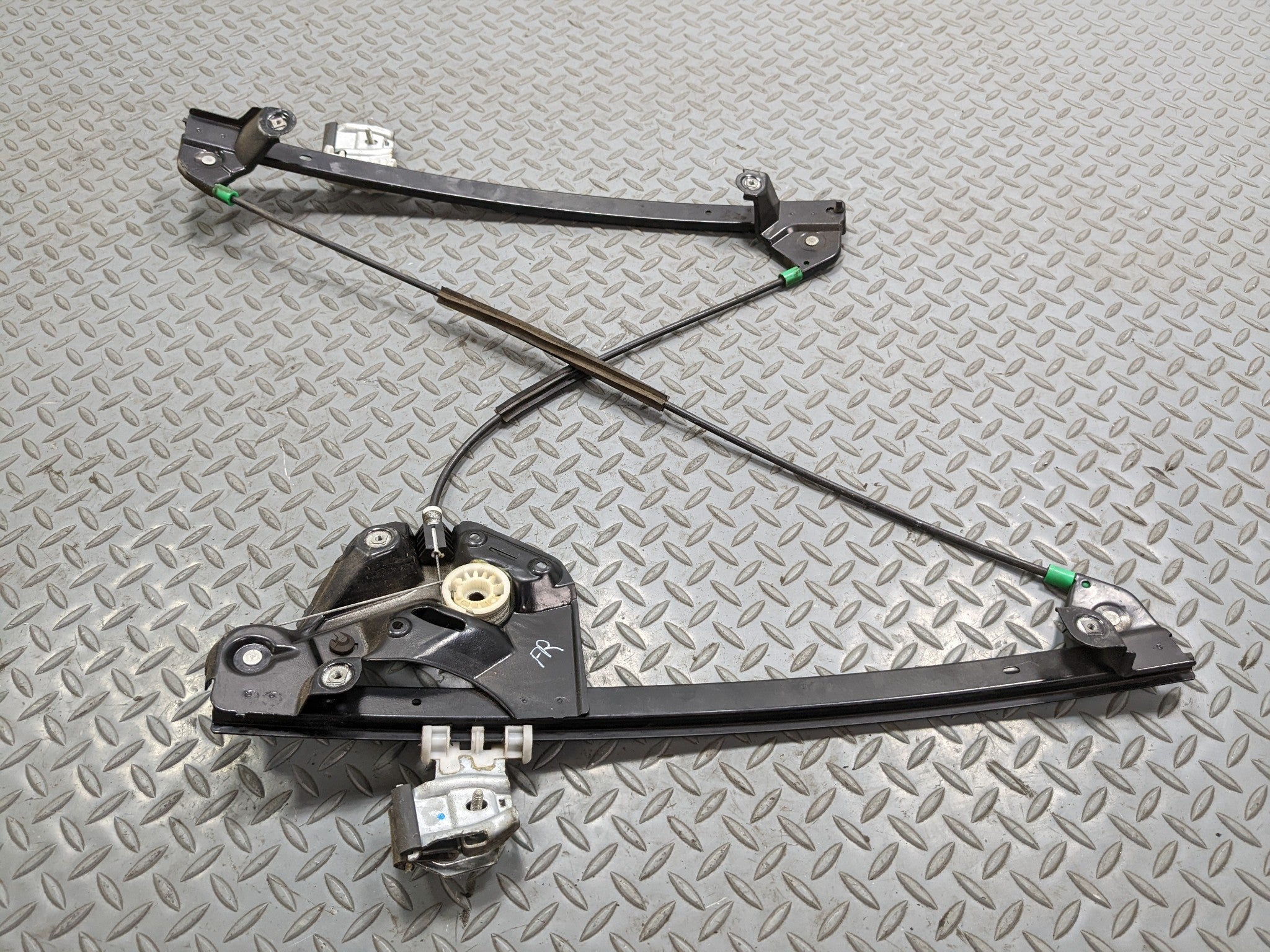 2004 - 2009 CADILLAC SRX OEM DOOR REGULATOR ASSEMBLY FRONT RIGHT PASSENGER SIDE
