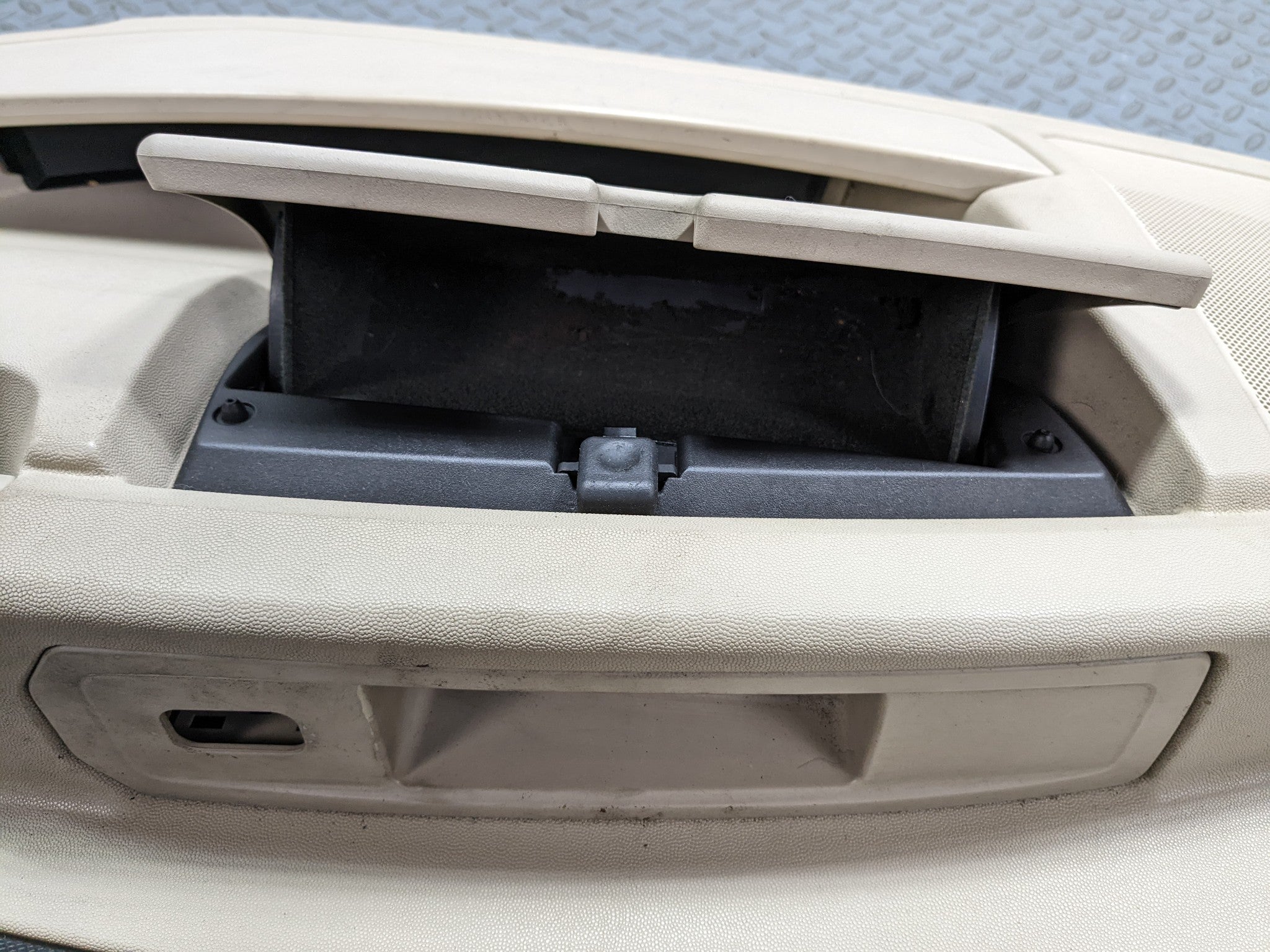 2004 - 2009 CADILLAC SRX OEM INTERIOR DOOR TRIM PANEL FRONT RIGHT PASSENGER SIDE