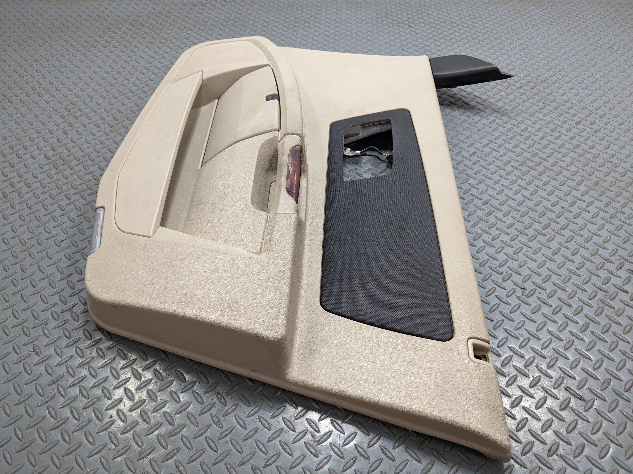 2004 - 2009 CADILLAC SRX OEM INTERIOR DOOR TRIM PANEL FRONT RIGHT PASSENGER SIDE