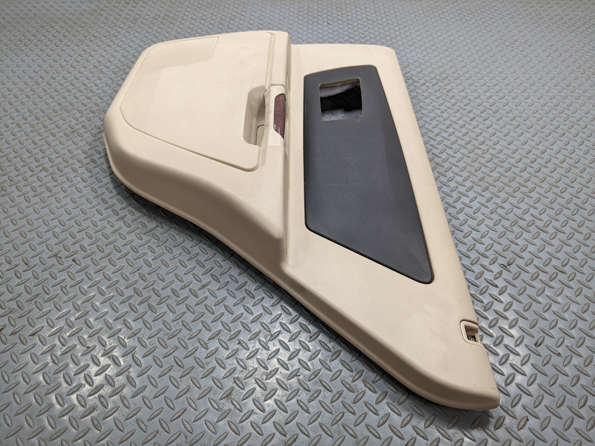 2004 - 2009 CADILLAC SRX OEM INTERIOR DOOR TRIM PANEL REAR RIGHT PASSENGER SIDE