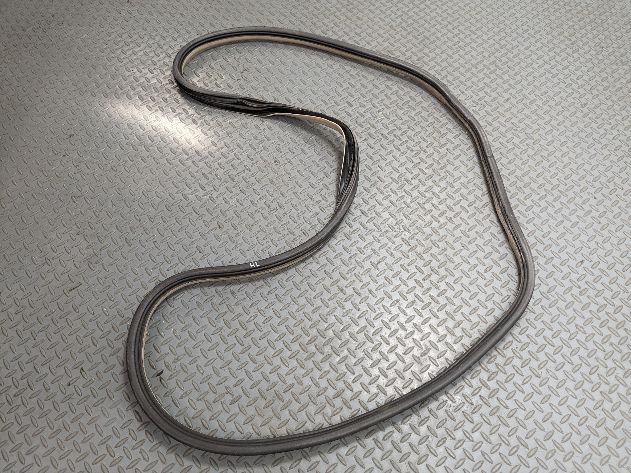 2004 - 2009 CADILLAC SRX OEM DOOR SEAL WEATHER STRIPPING RUBBER REAR LEFT SIDE
