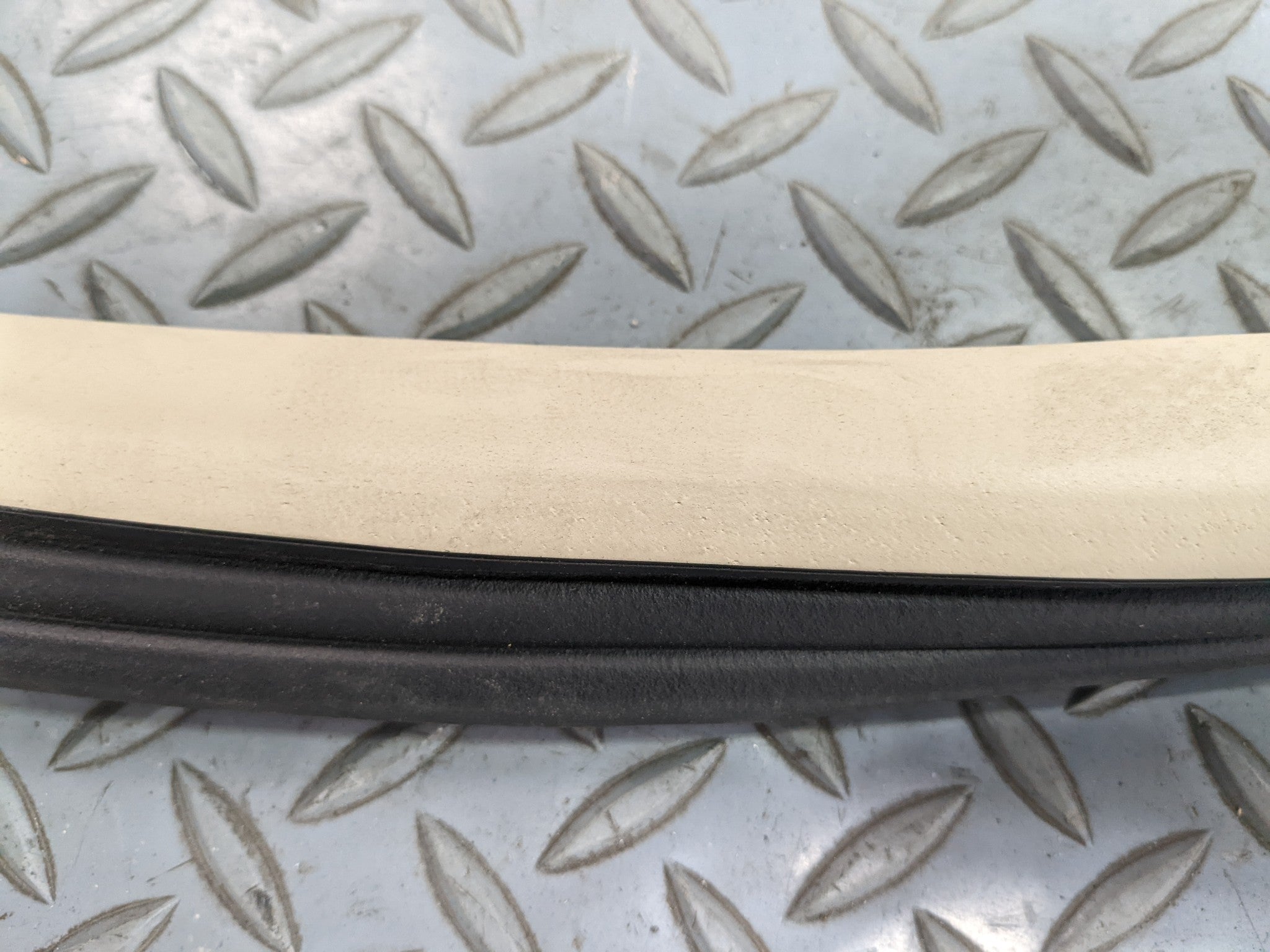 2004 - 2009 CADILLAC SRX OEM DOOR SEAL WEATHER STRIPPING RUBBER REAR LEFT SIDE